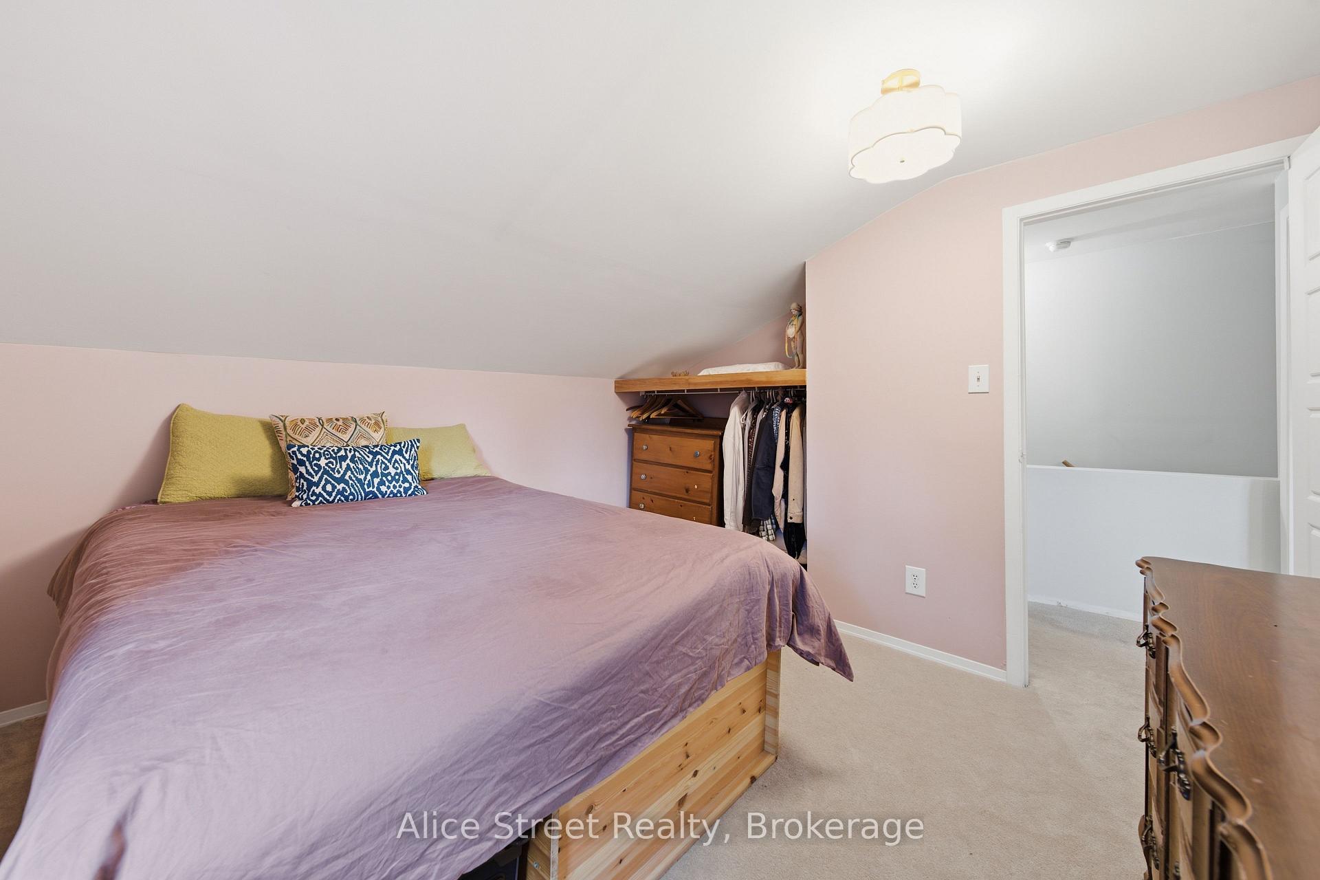 Photo 25 of 39 Arthur Street N, Guelph, St. George's — HOMEH