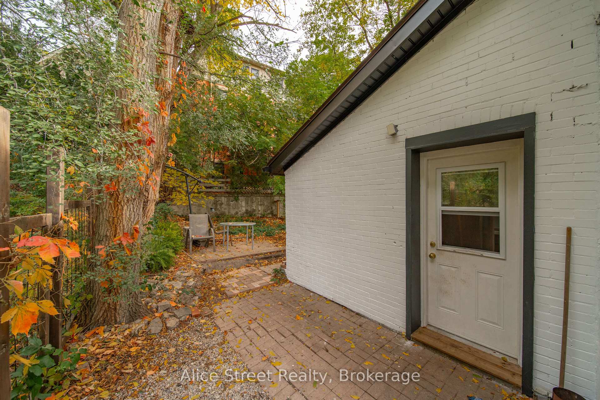 Photo 31 of 39 Arthur Street N, Guelph, St. George's — HOMEH