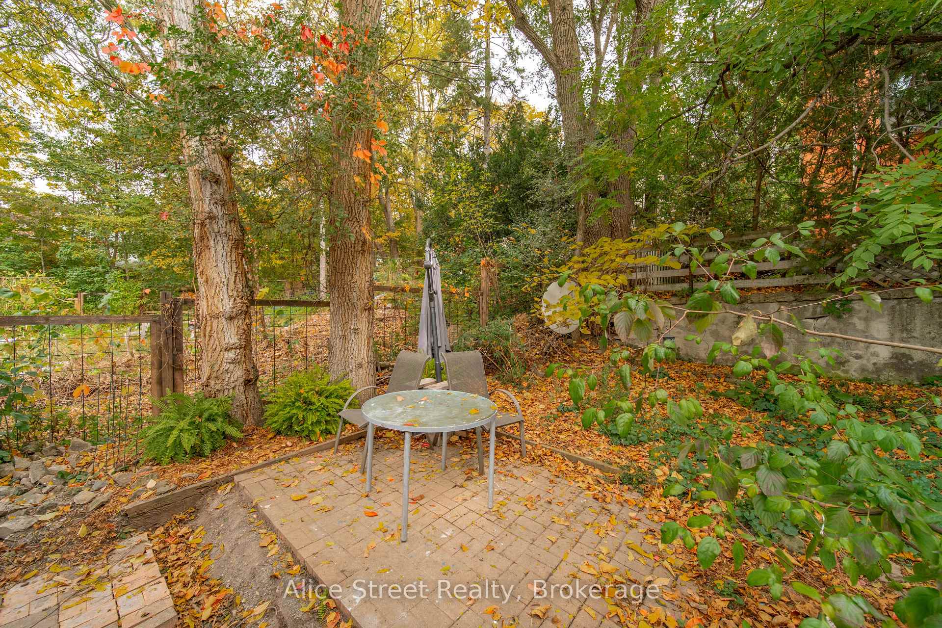 Photo 33 of 39 Arthur Street N, Guelph, St. George's — HOMEH