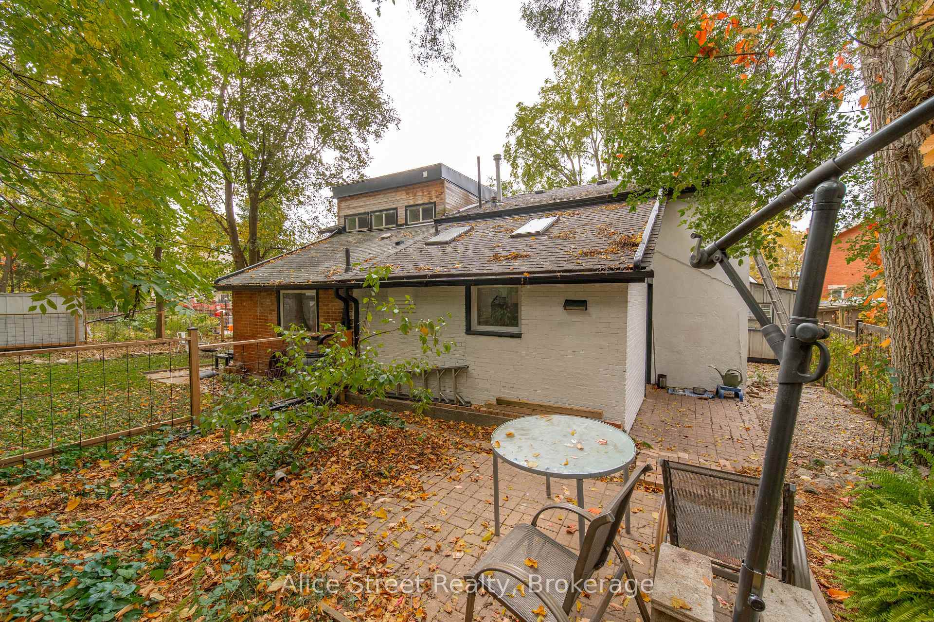Photo 34 of 39 Arthur Street N, Guelph, St. George's — HOMEH