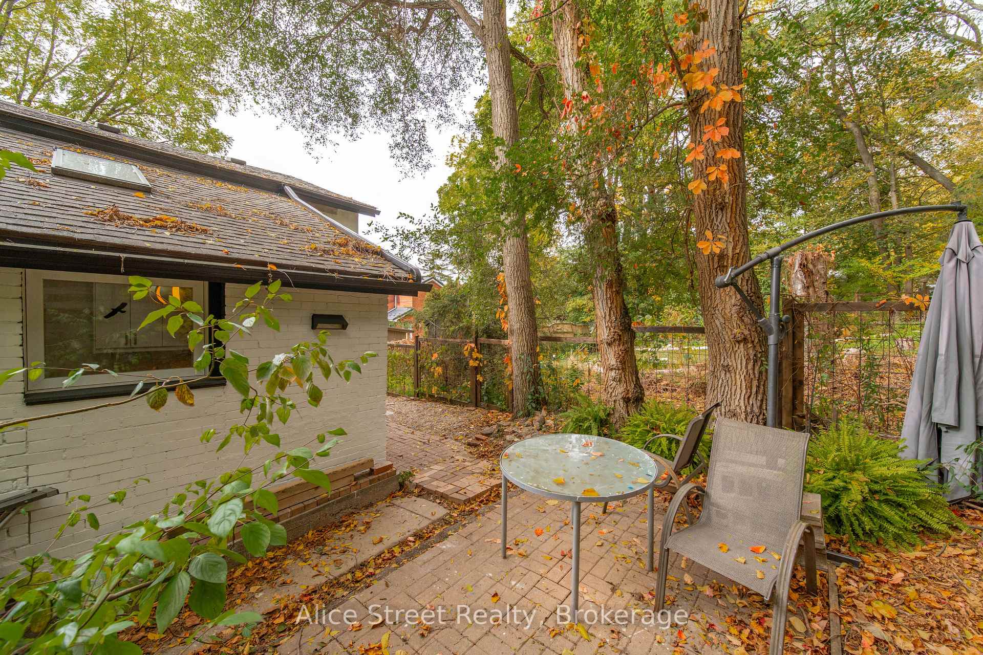 Photo 37 of 39 Arthur Street N, Guelph, St. George's — HOMEH