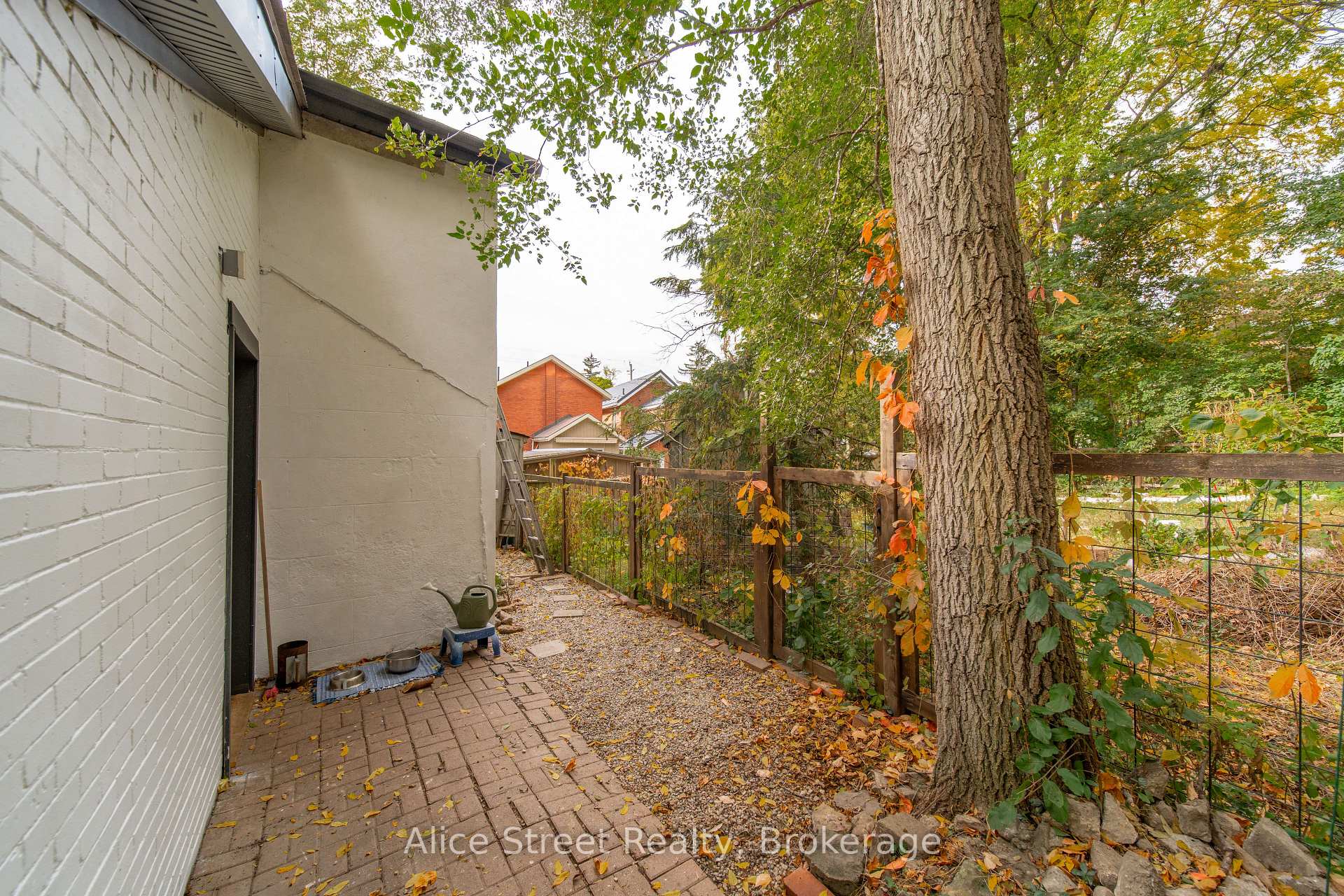 Photo 38 of 39 Arthur Street N, Guelph, St. George's — HOMEH
