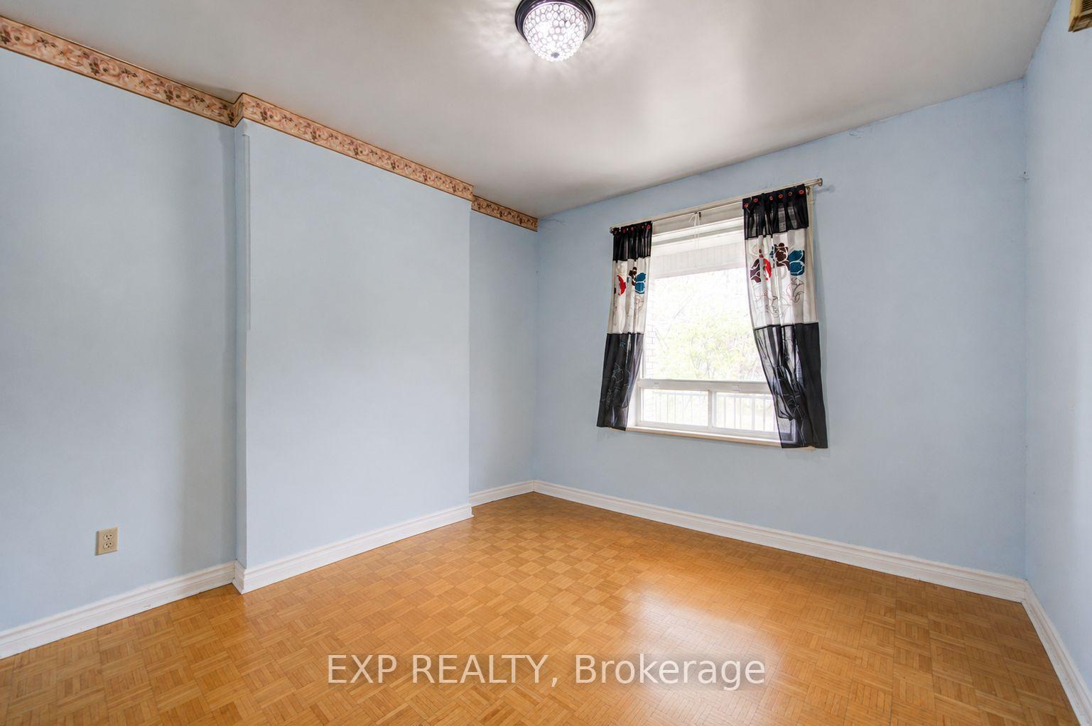 Photo 5 of 170 Wallace Avenue, Toronto, Dovercourt-Wallace Emerson-Junction — HOMEH