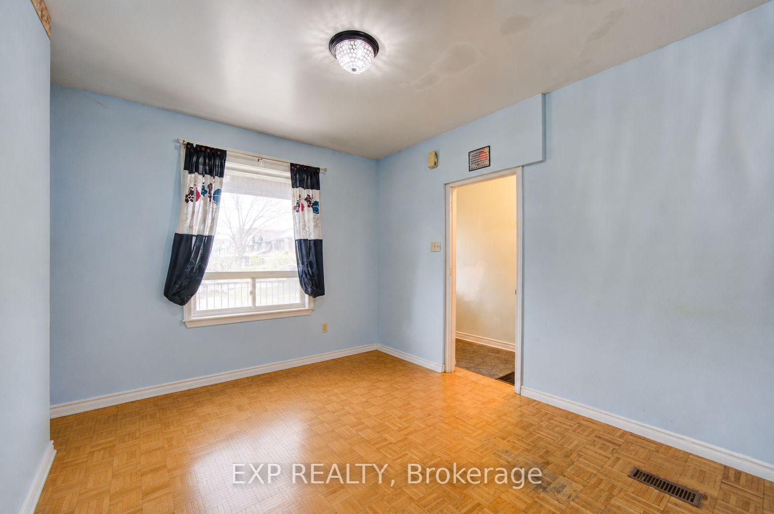 Photo 7 of 170 Wallace Avenue, Toronto, Dovercourt-Wallace Emerson-Junction — HOMEH
