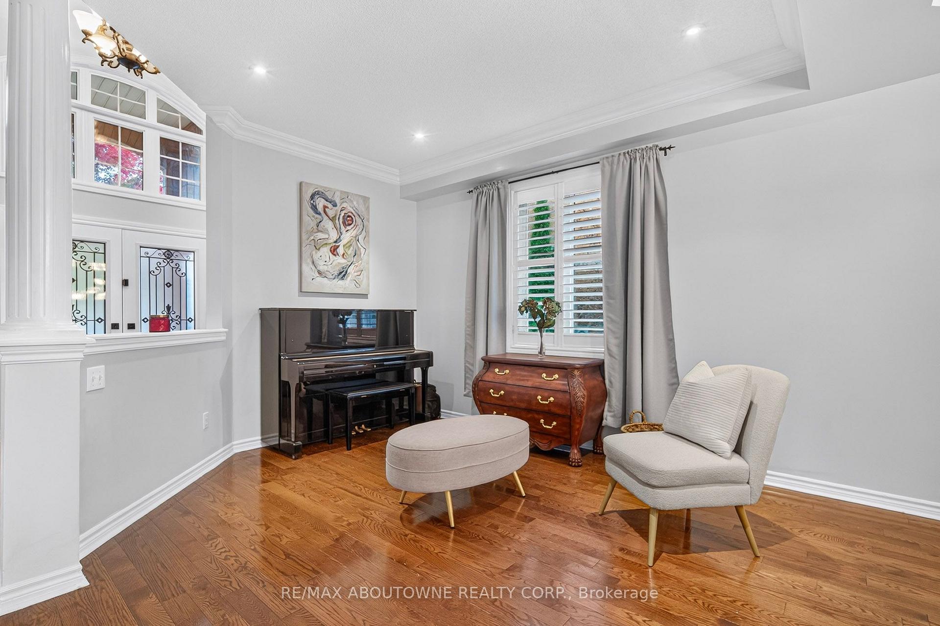 Photo 6 of 2447 Highmount Crescent, Oakville, Westmount — HOMEH