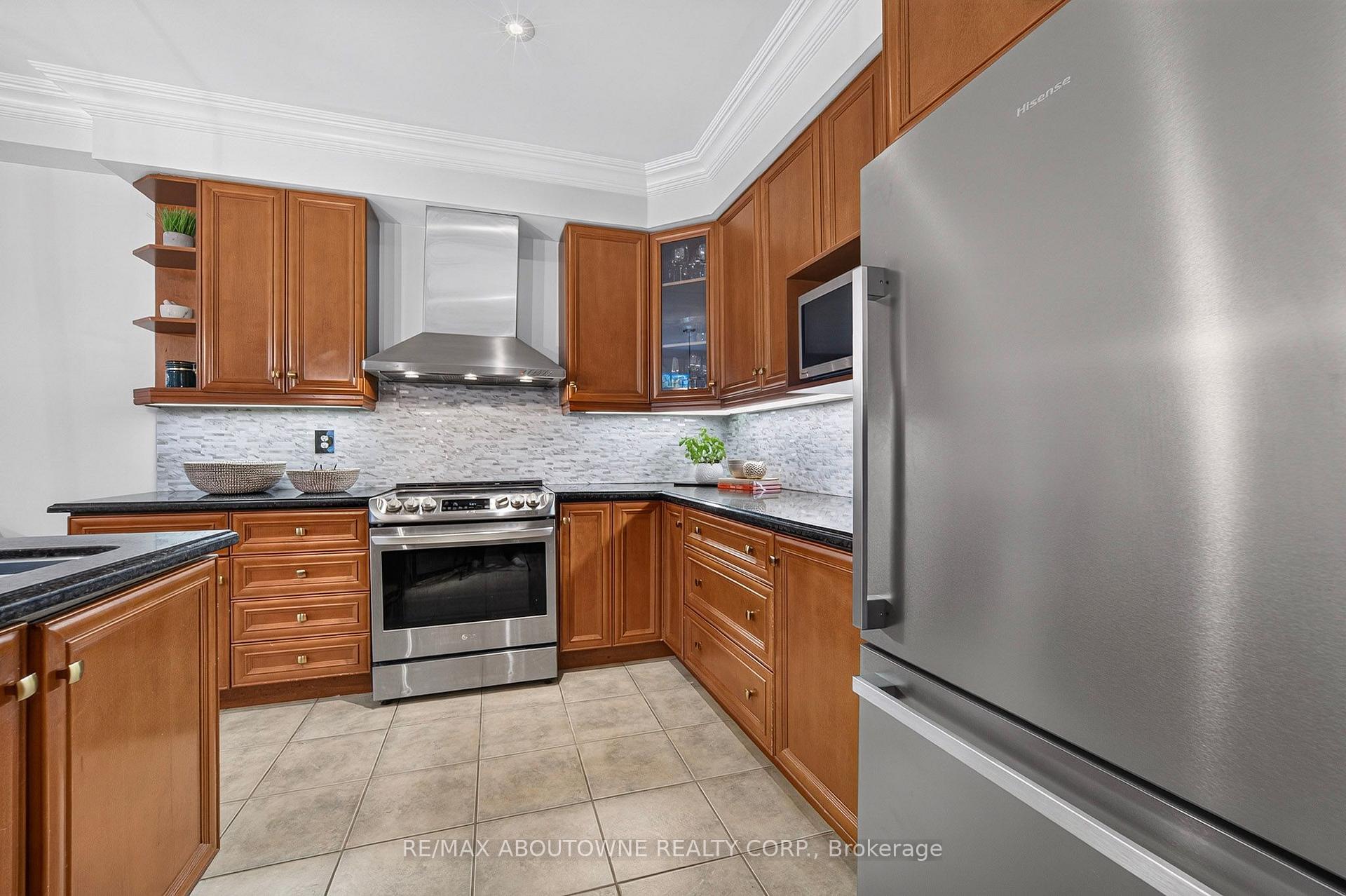 Photo 13 of 2447 Highmount Crescent, Oakville, Westmount — HOMEH