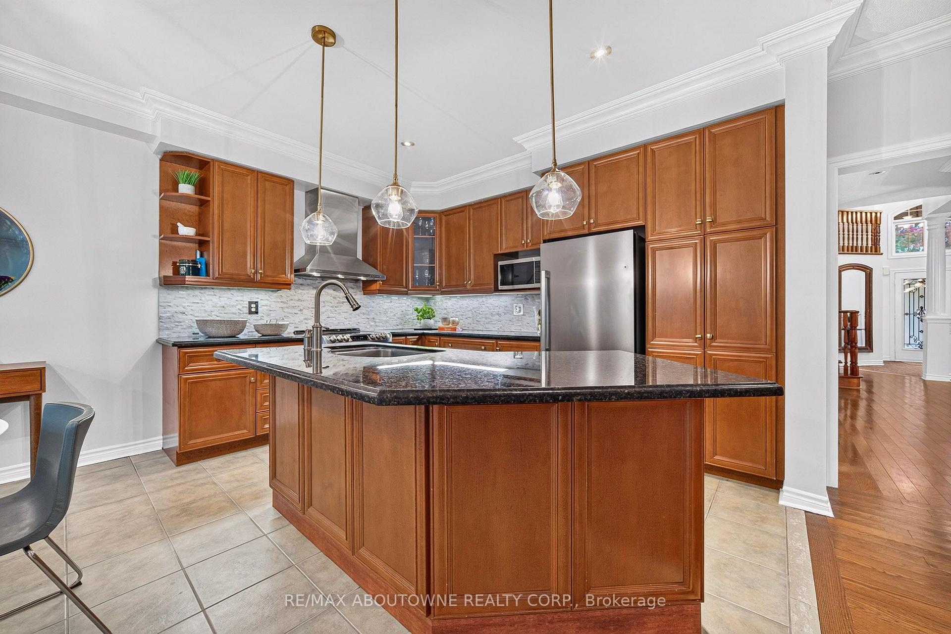 Photo 14 of 2447 Highmount Crescent, Oakville, Westmount — HOMEH