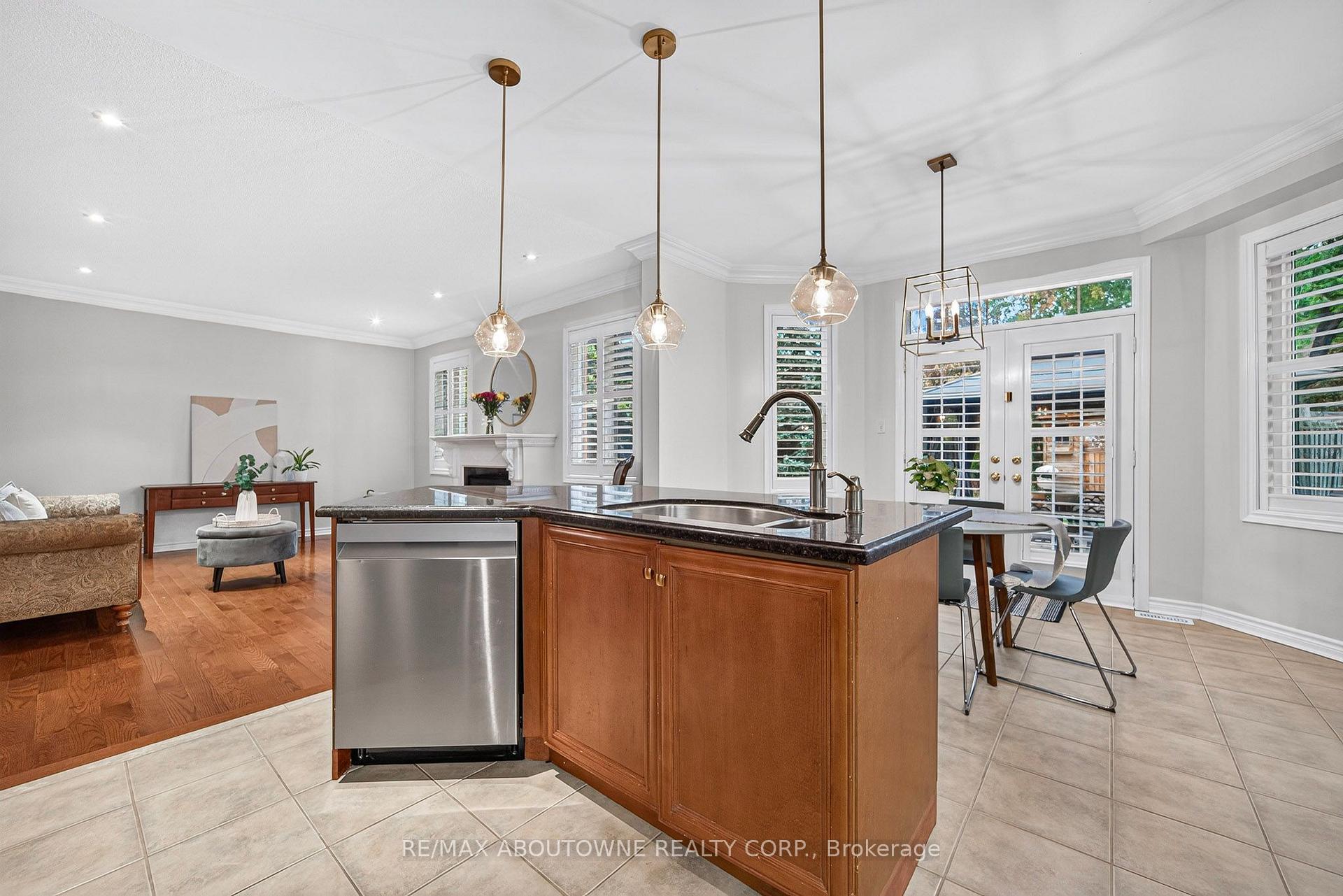 Photo 15 of 2447 Highmount Crescent, Oakville, Westmount — HOMEH