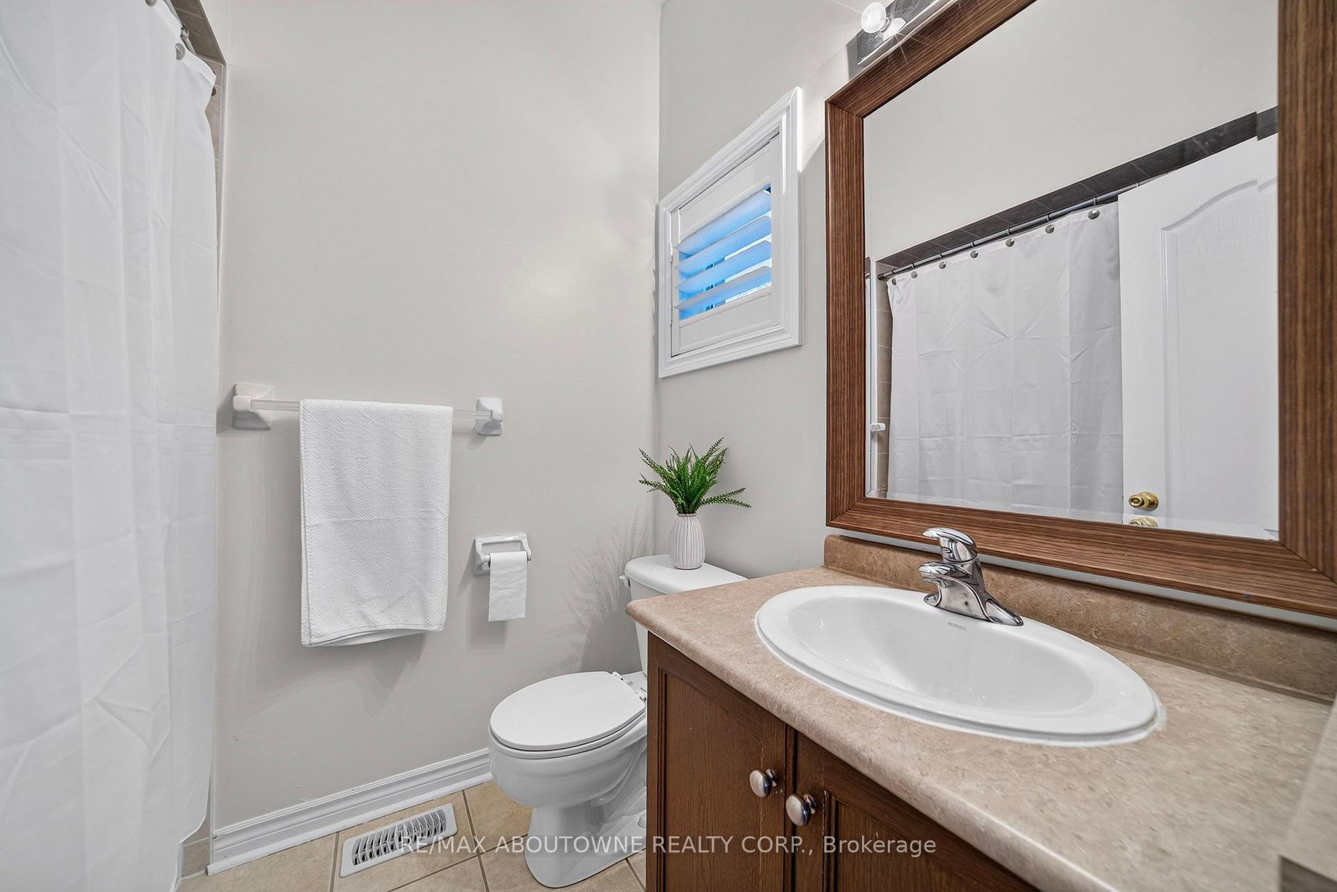 Photo 25 of 2447 Highmount Crescent, Oakville, Westmount — HOMEH