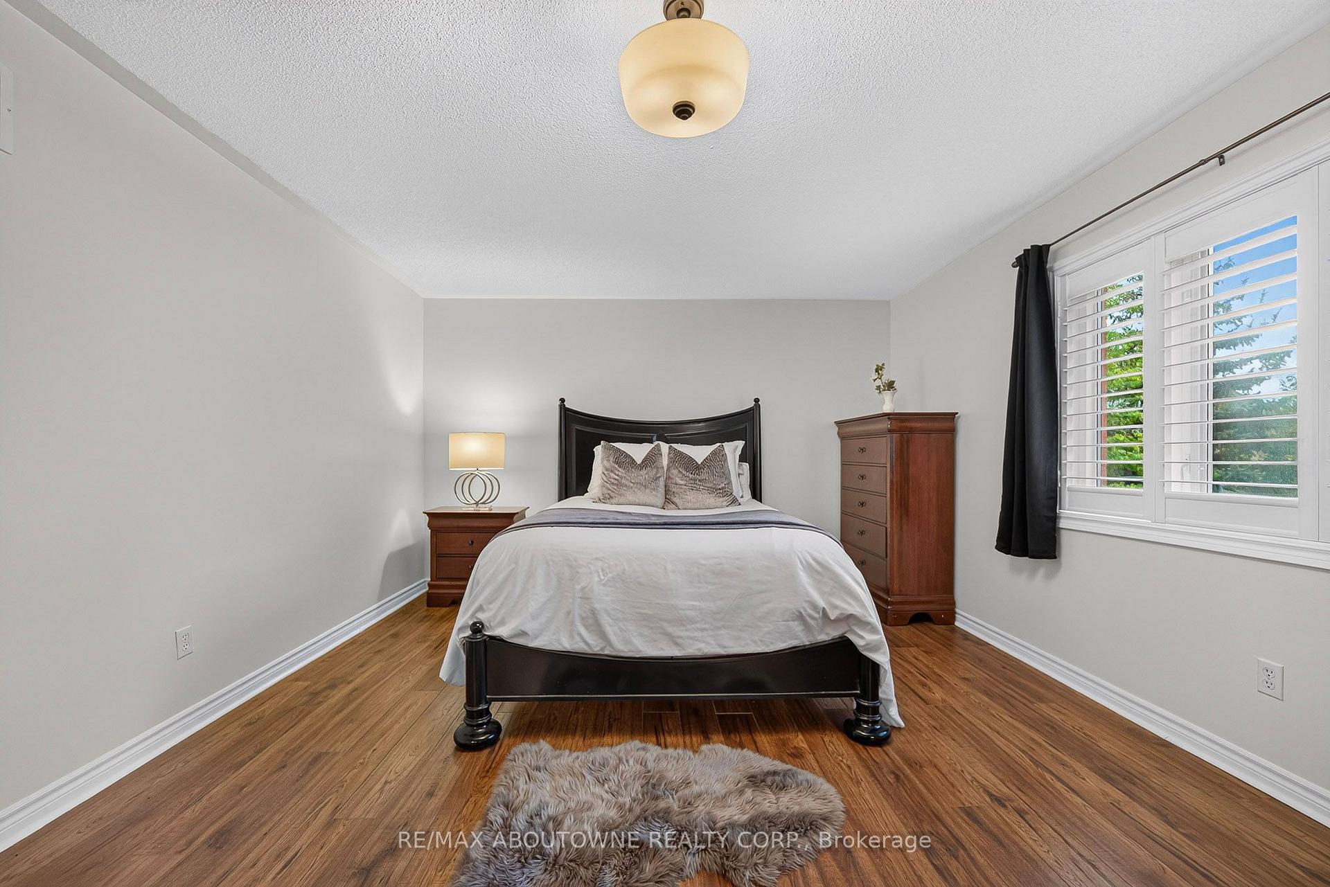 Photo 32 of 2447 Highmount Crescent, Oakville, Westmount — HOMEH