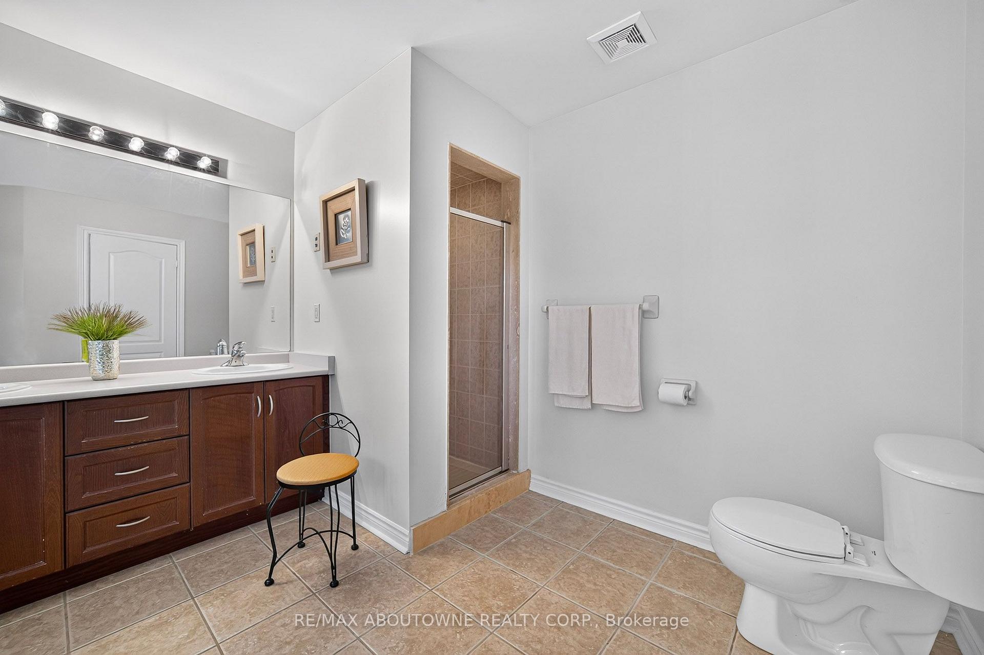 Photo 36 of 2447 Highmount Crescent, Oakville, Westmount — HOMEH