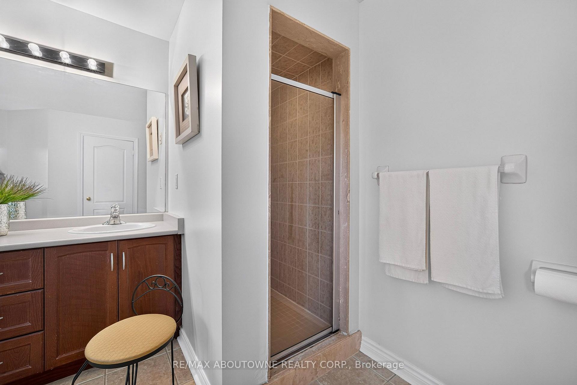 Photo 37 of 2447 Highmount Crescent, Oakville, Westmount — HOMEH