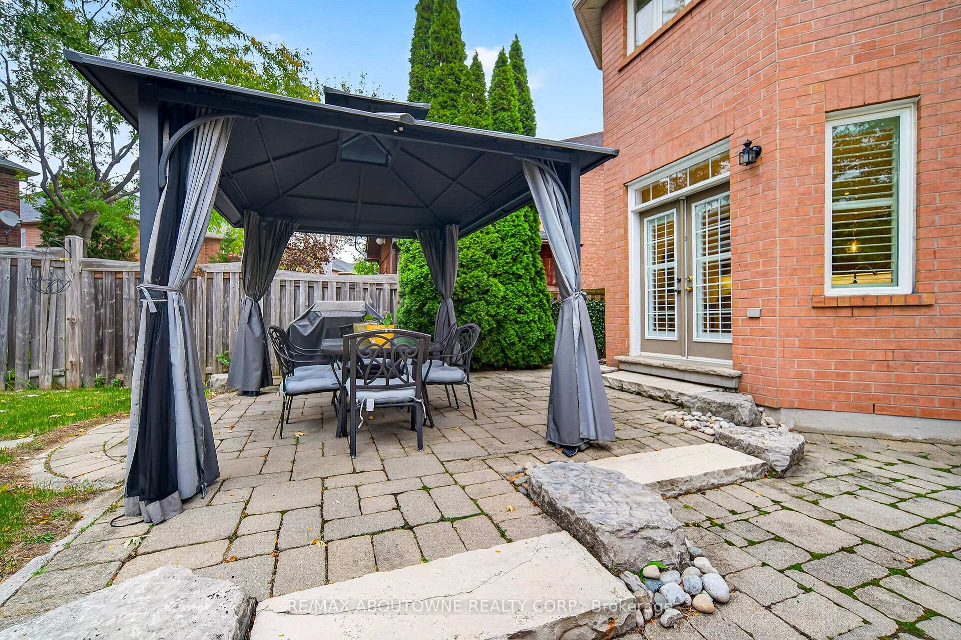 Photo 43 of 2447 Highmount Crescent, Oakville, Westmount — HOMEH