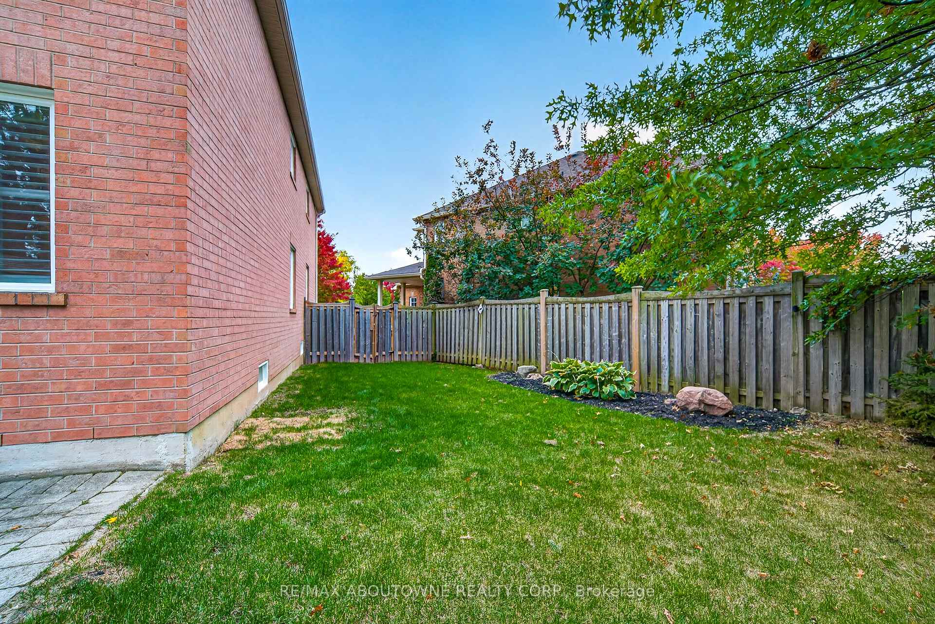 Photo 45 of 2447 Highmount Crescent, Oakville, Westmount — HOMEH