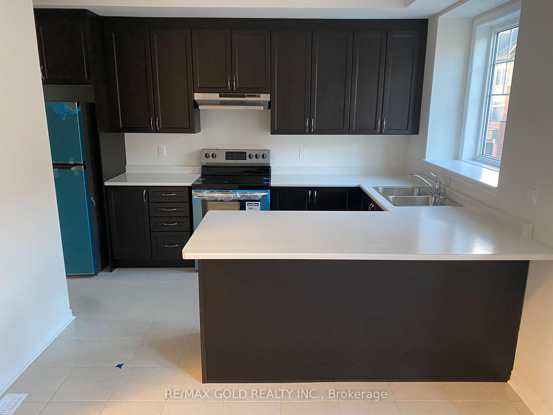 Photo 5 of 829 Atwater Path, Oshawa, Lakeview — HOMEH