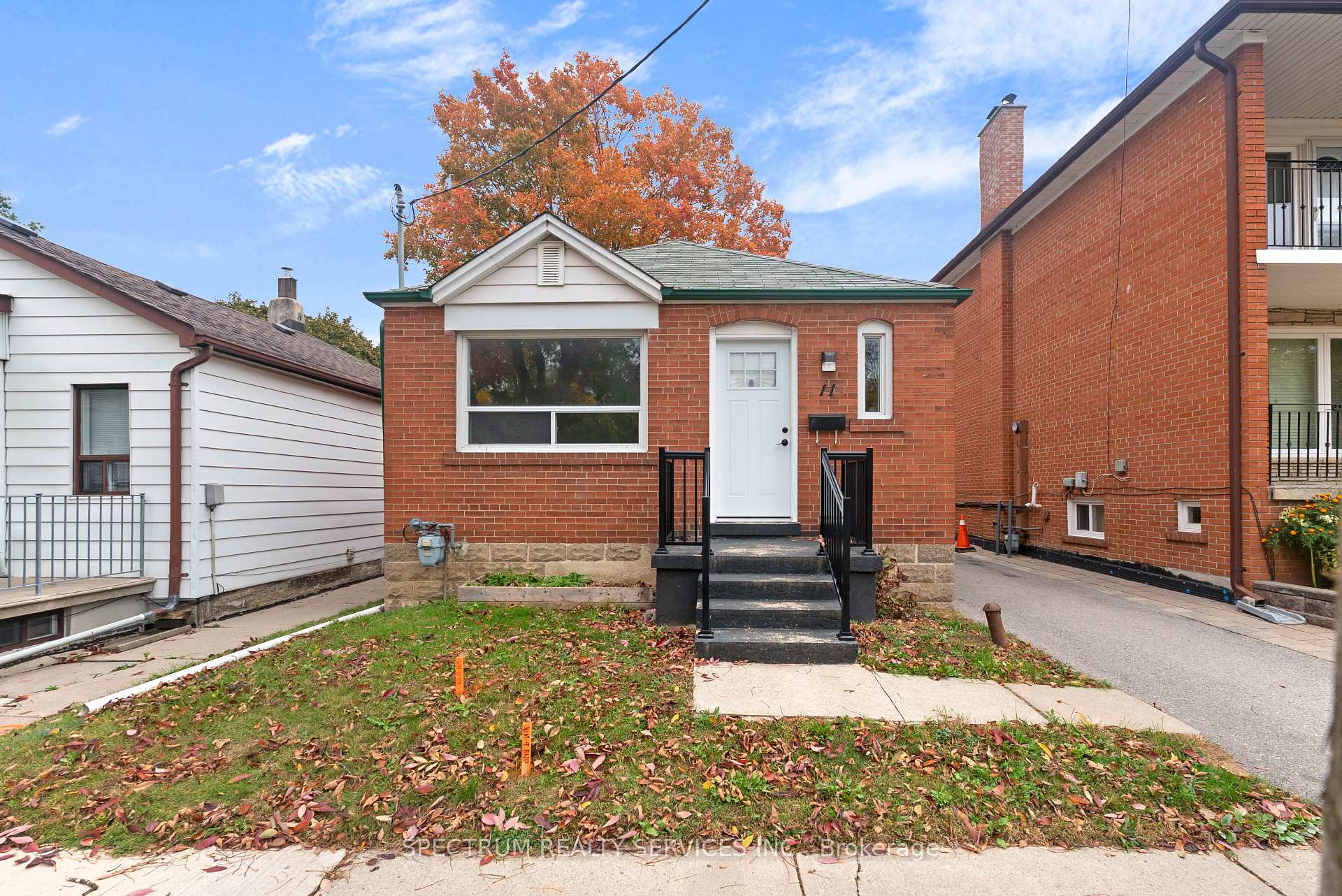 Photo 2 of 11 Vimy Avenue, North York, Weston — HOMEH