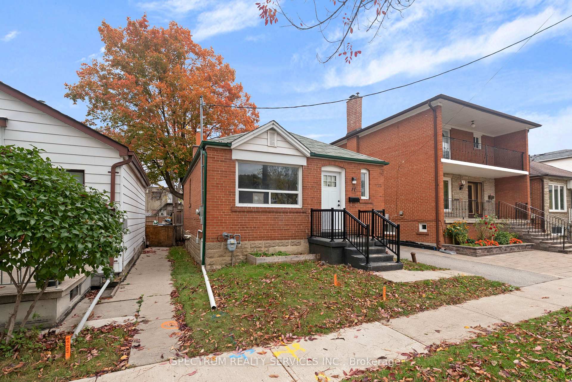 Photo 3 of 11 Vimy Avenue, North York, Weston — HOMEH