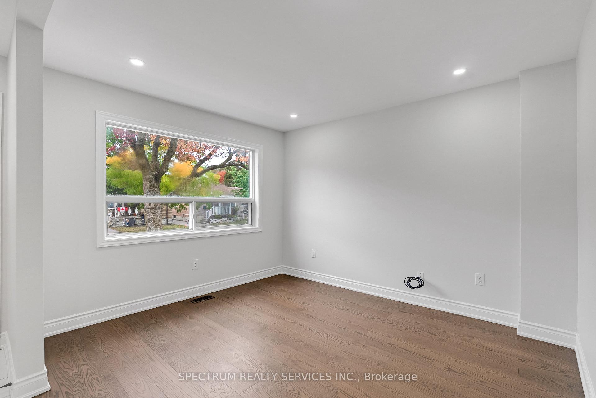 Photo 5 of 11 Vimy Avenue, North York, Weston — HOMEH