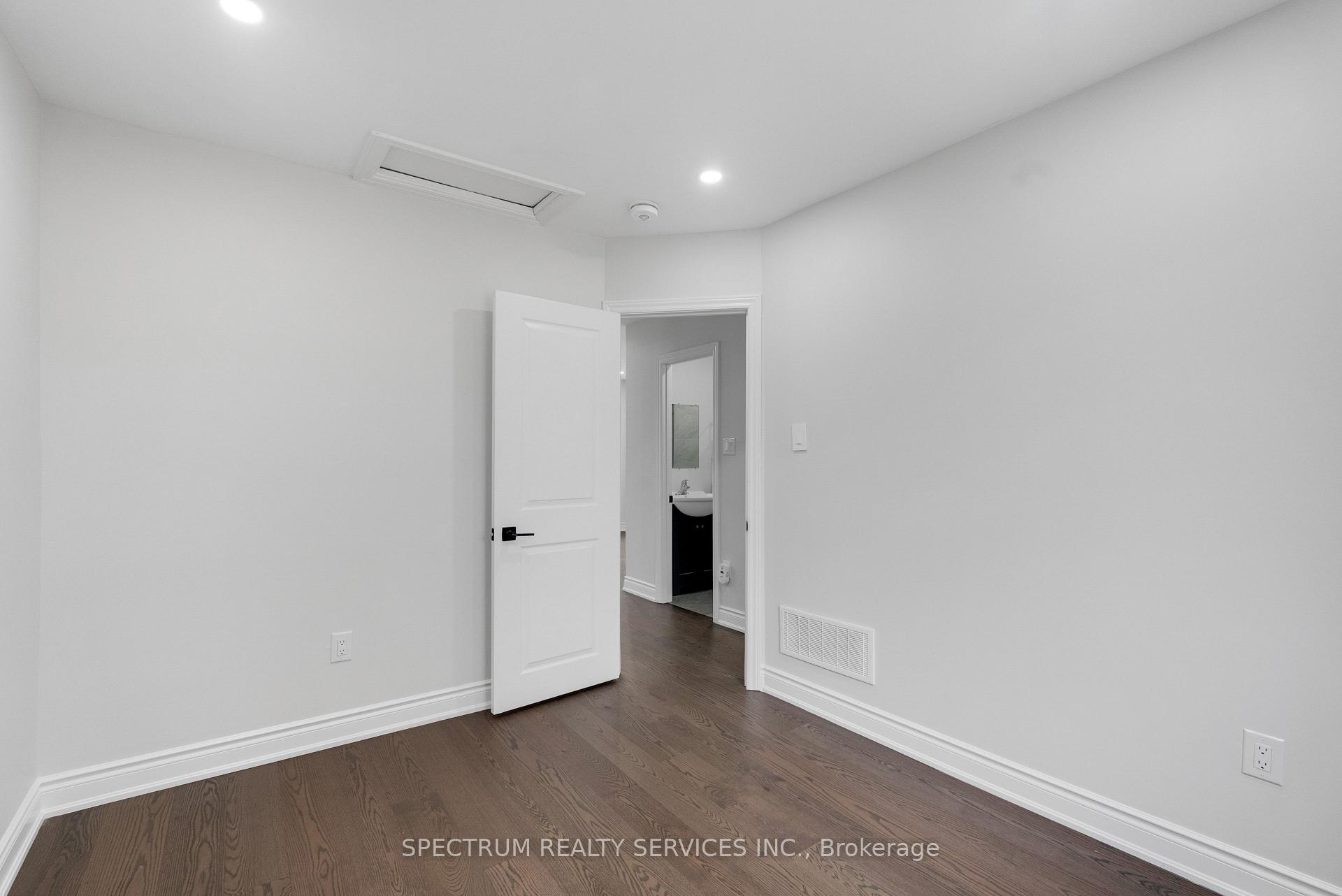 Photo 11 of 11 Vimy Avenue, North York, Weston — HOMEH