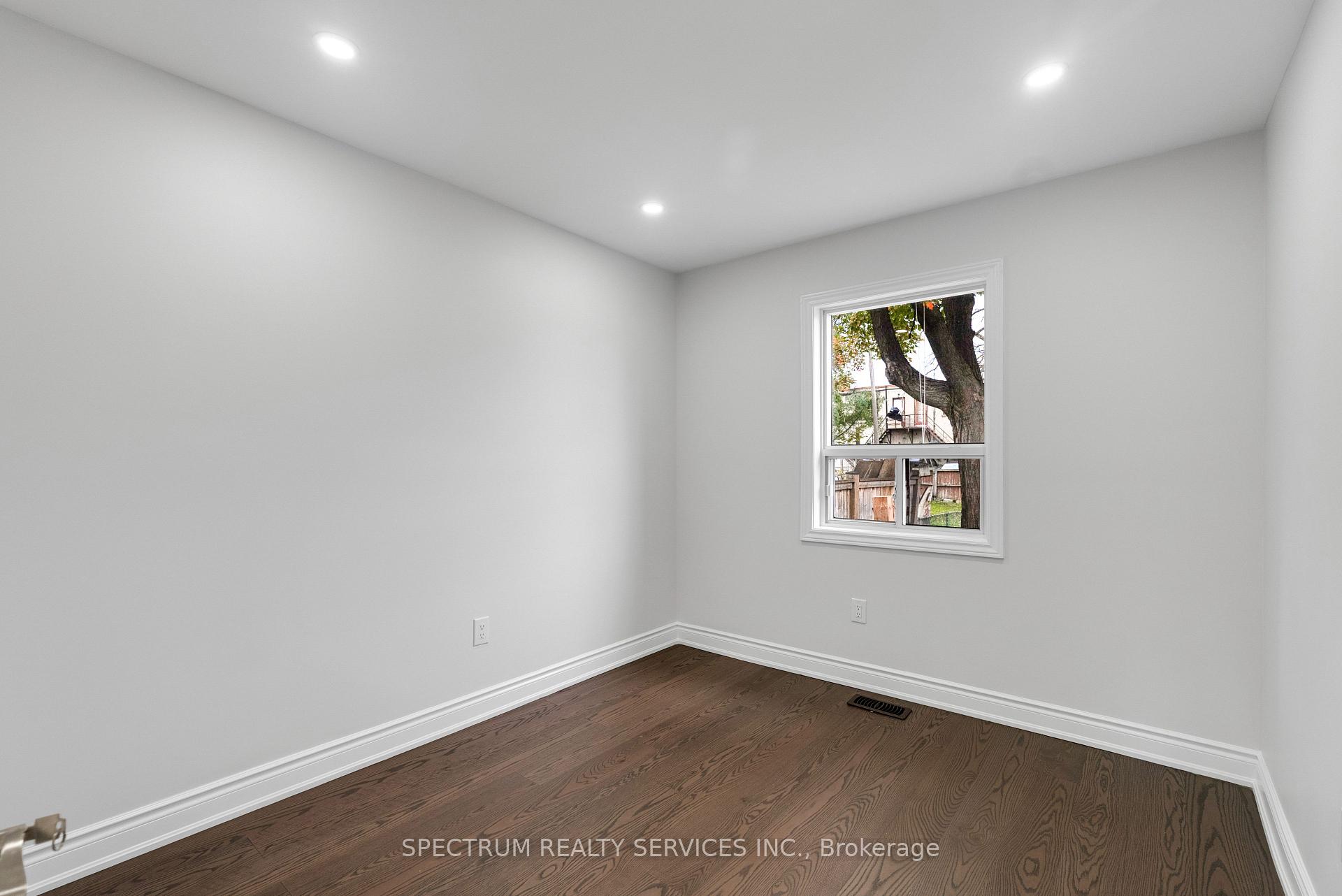 Photo 12 of 11 Vimy Avenue, North York, Weston — HOMEH
