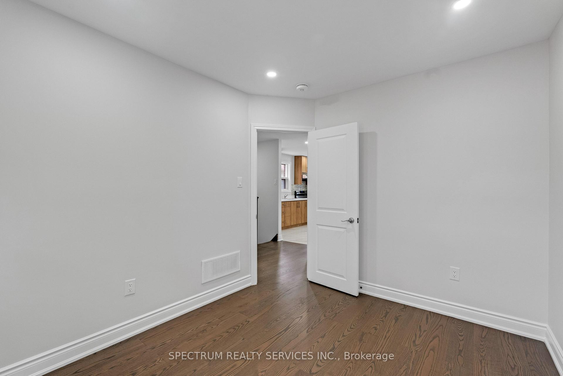 Photo 13 of 11 Vimy Avenue, North York, Weston — HOMEH