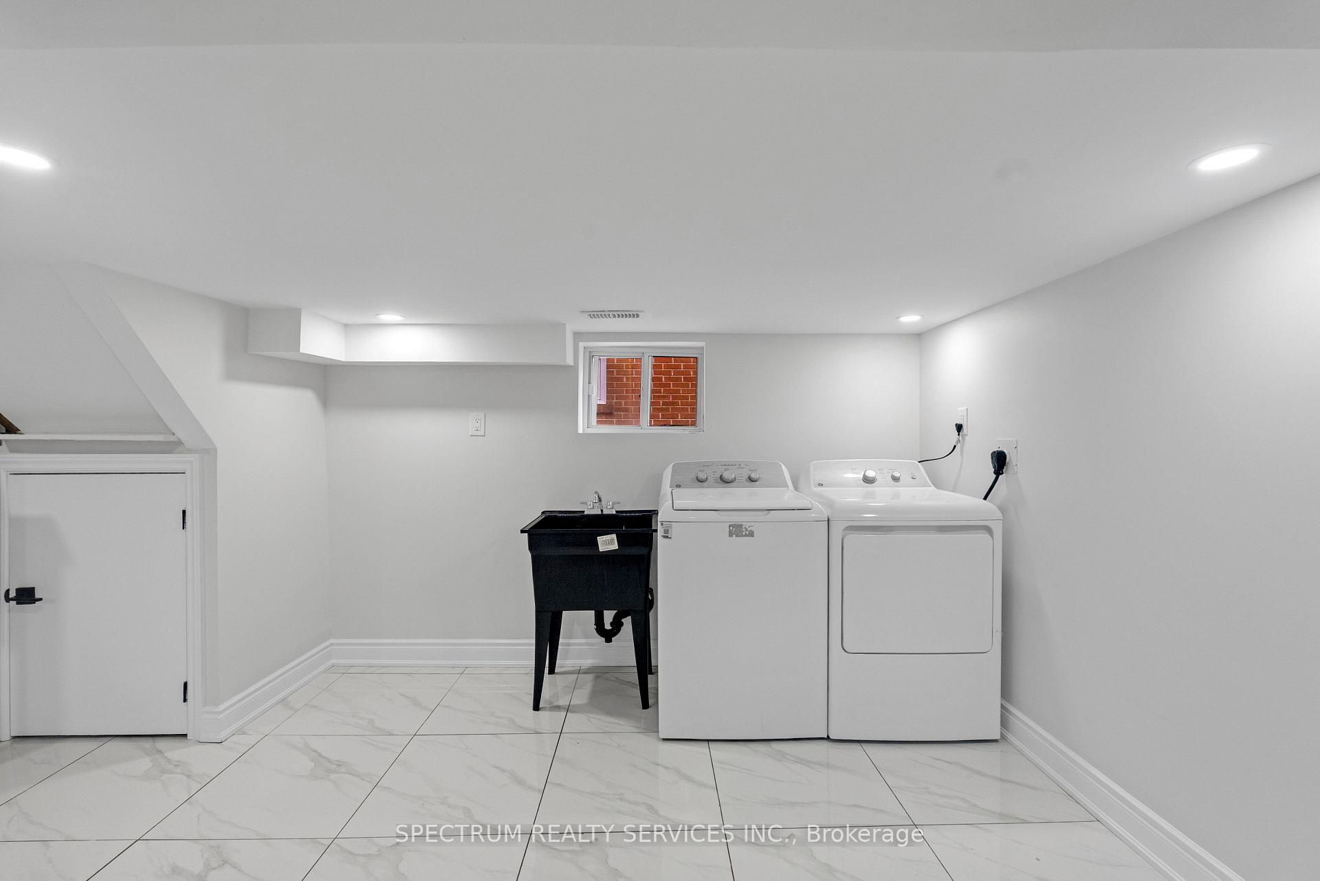 Photo 17 of 11 Vimy Avenue, North York, Weston — HOMEH