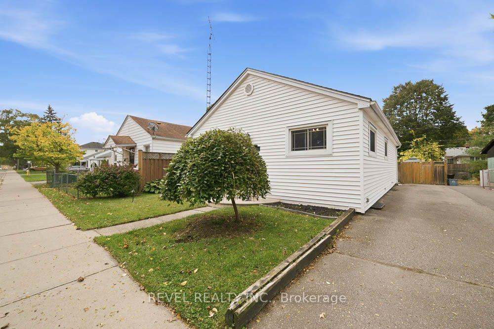 Photo 3 of 69 Sixth Avenue, Brantford, Eagle Place East — HOMEH