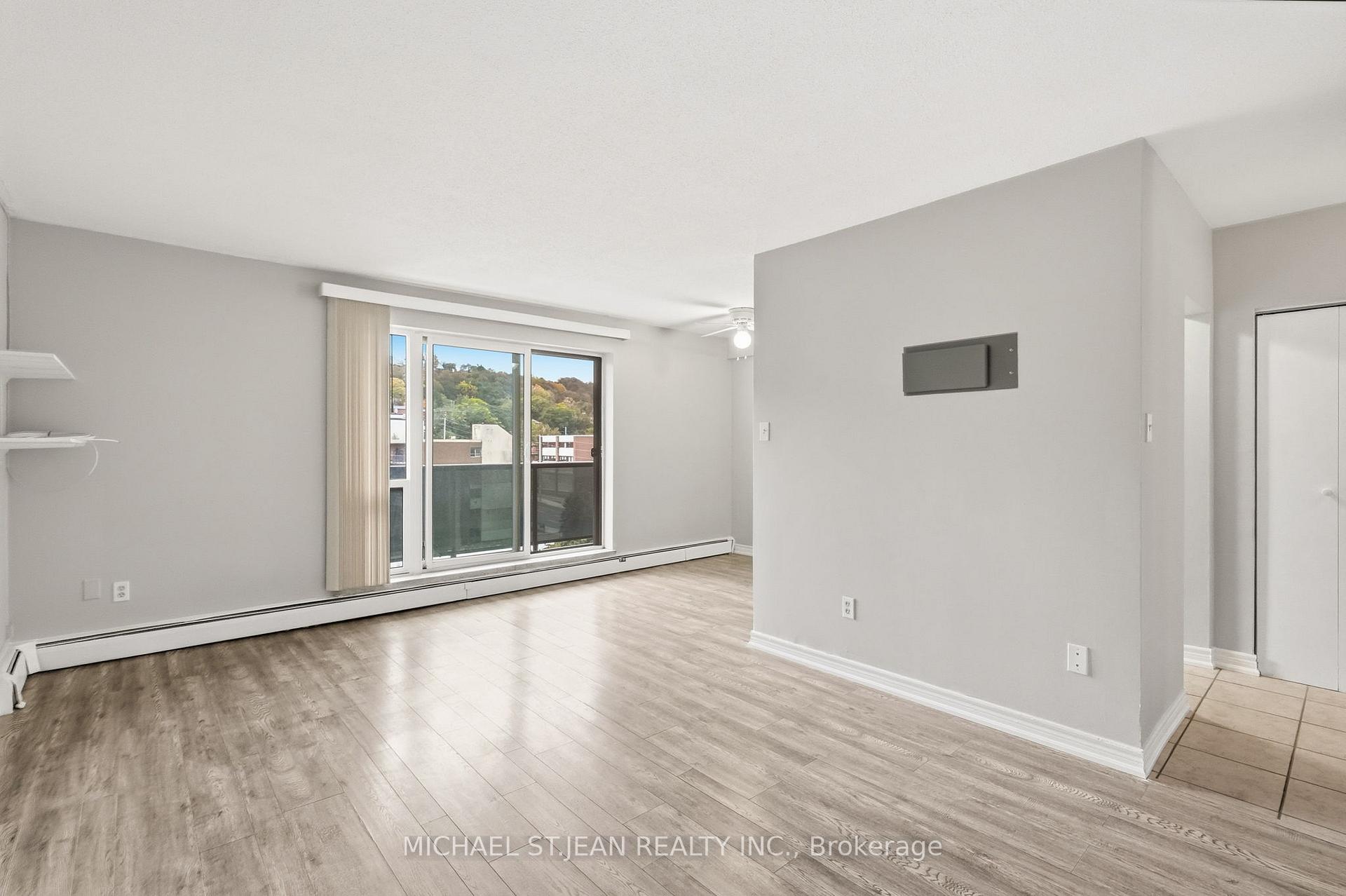 Photo 7 of Unit 904, 81 Charlton Avenue E, Hamilton, Corktown — HOMEH