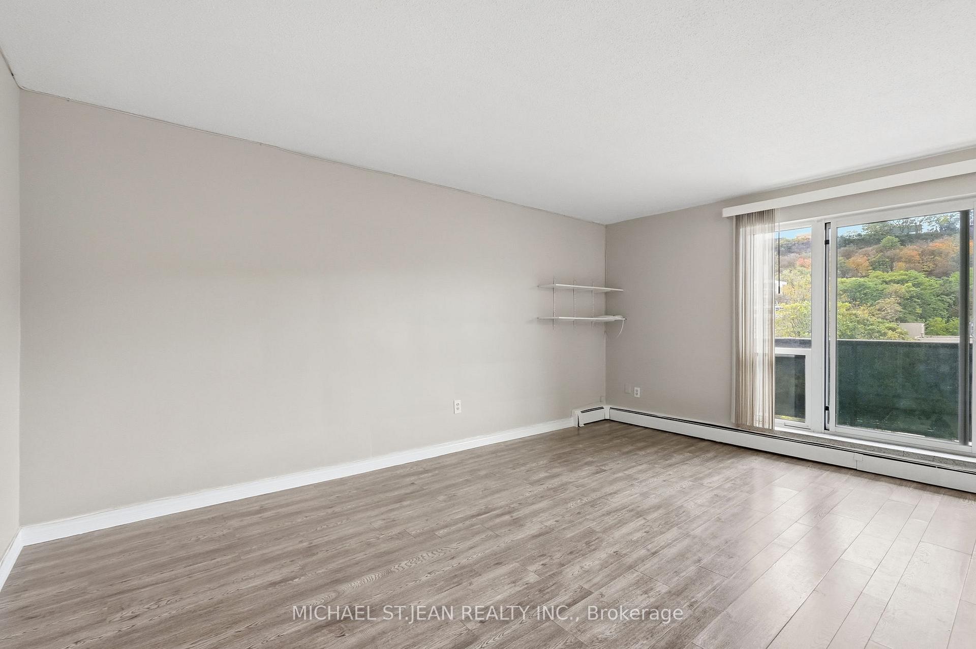 Photo 9 of Unit 904, 81 Charlton Avenue E, Hamilton, Corktown — HOMEH