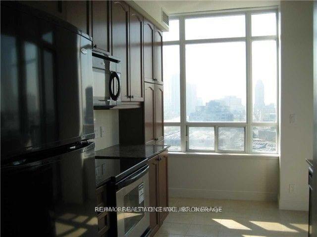 Photo 4 of Unit 1409, 80 Absolute Avenue, Mississauga, City Centre — HOMEH