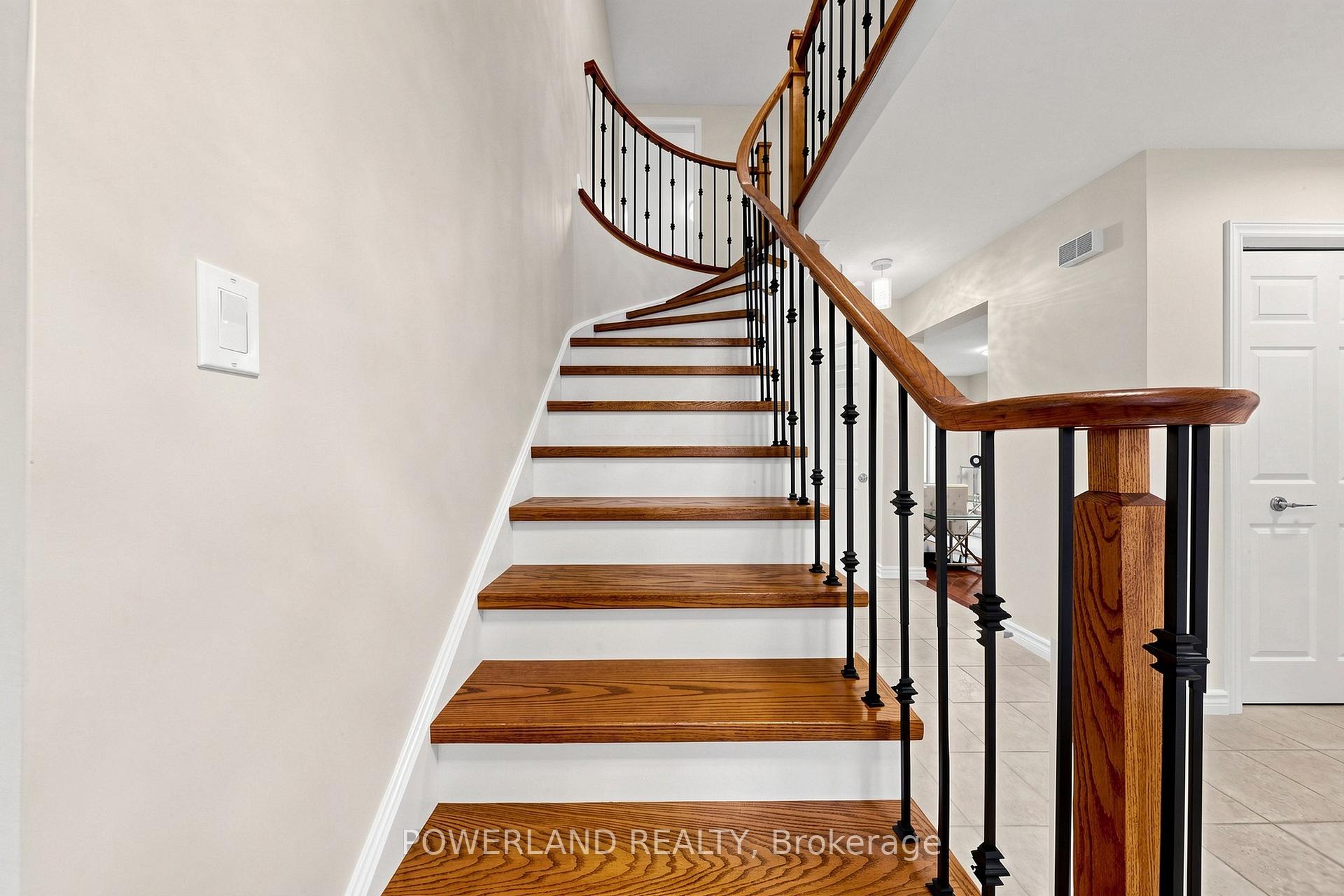 Photo 13 of 2080 Pelee Boulevard, Oakville, River Oaks — HOMEH