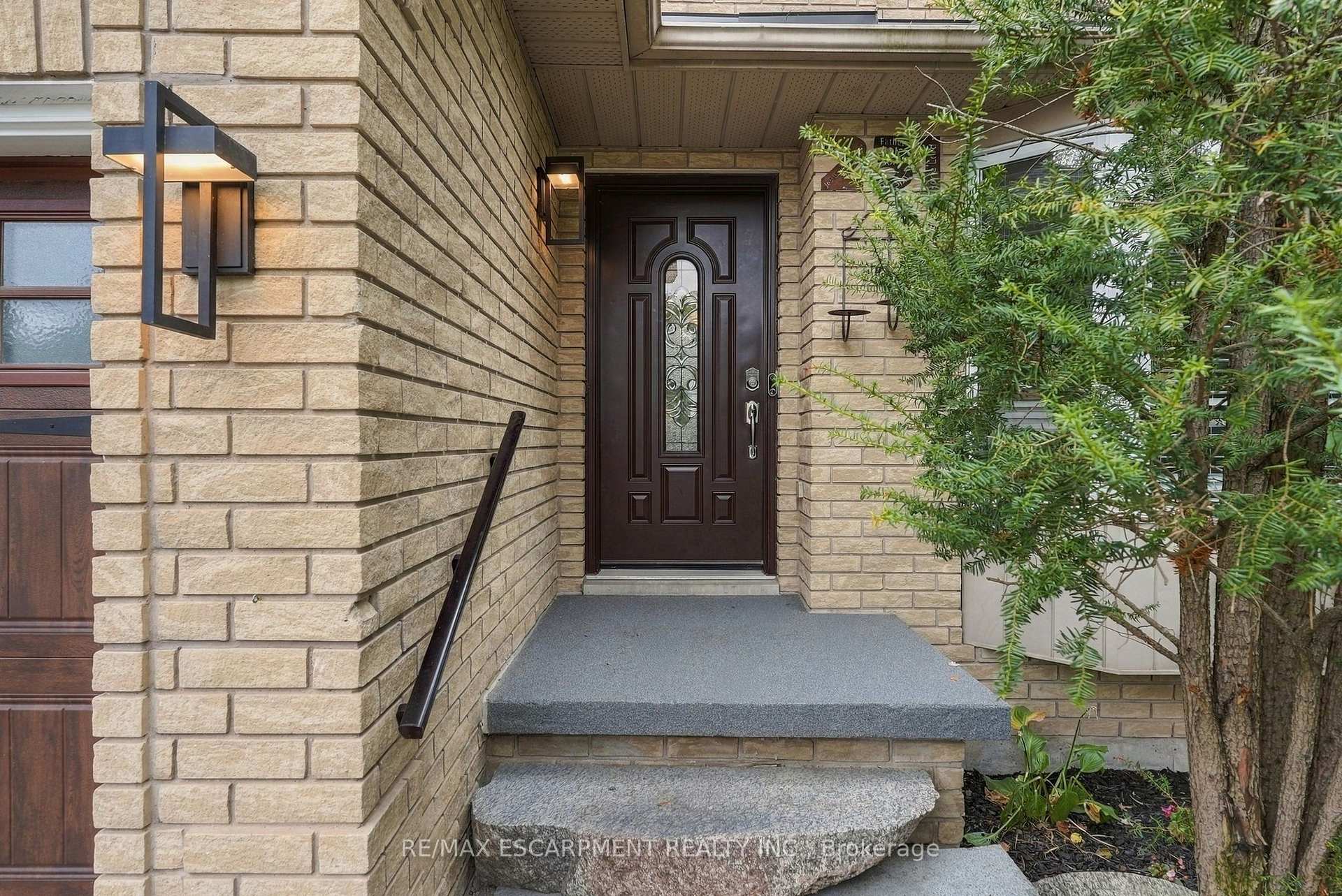 Photo 2 of 231 Parkside Drive, Hamilton, Waterdown — HOMEH