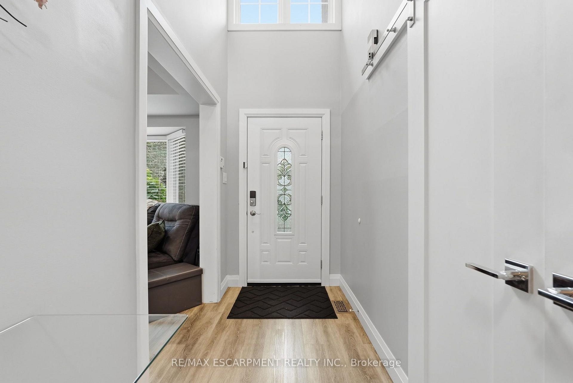 Photo 3 of 231 Parkside Drive, Hamilton, Waterdown — HOMEH