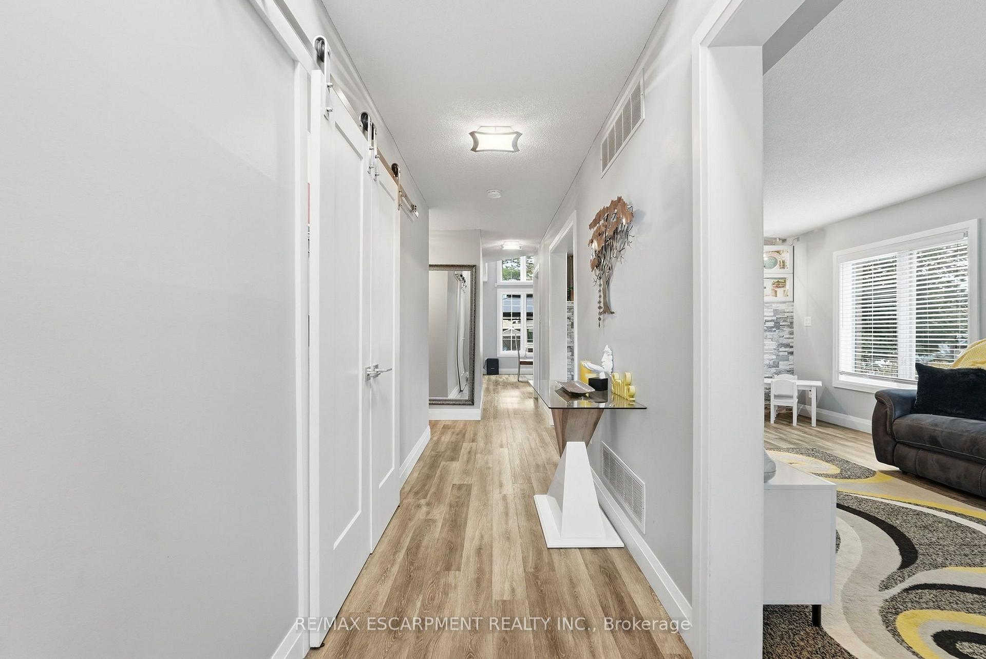 Photo 4 of 231 Parkside Drive, Hamilton, Waterdown — HOMEH