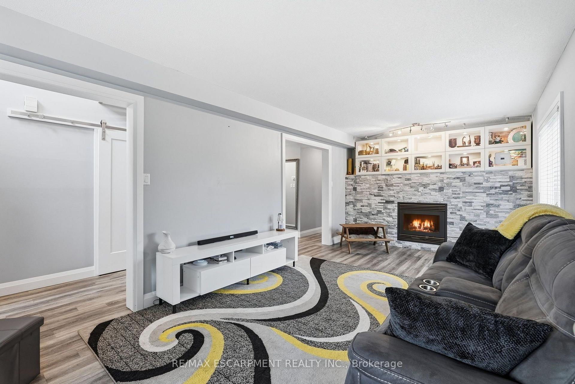 Photo 6 of 231 Parkside Drive, Hamilton, Waterdown — HOMEH