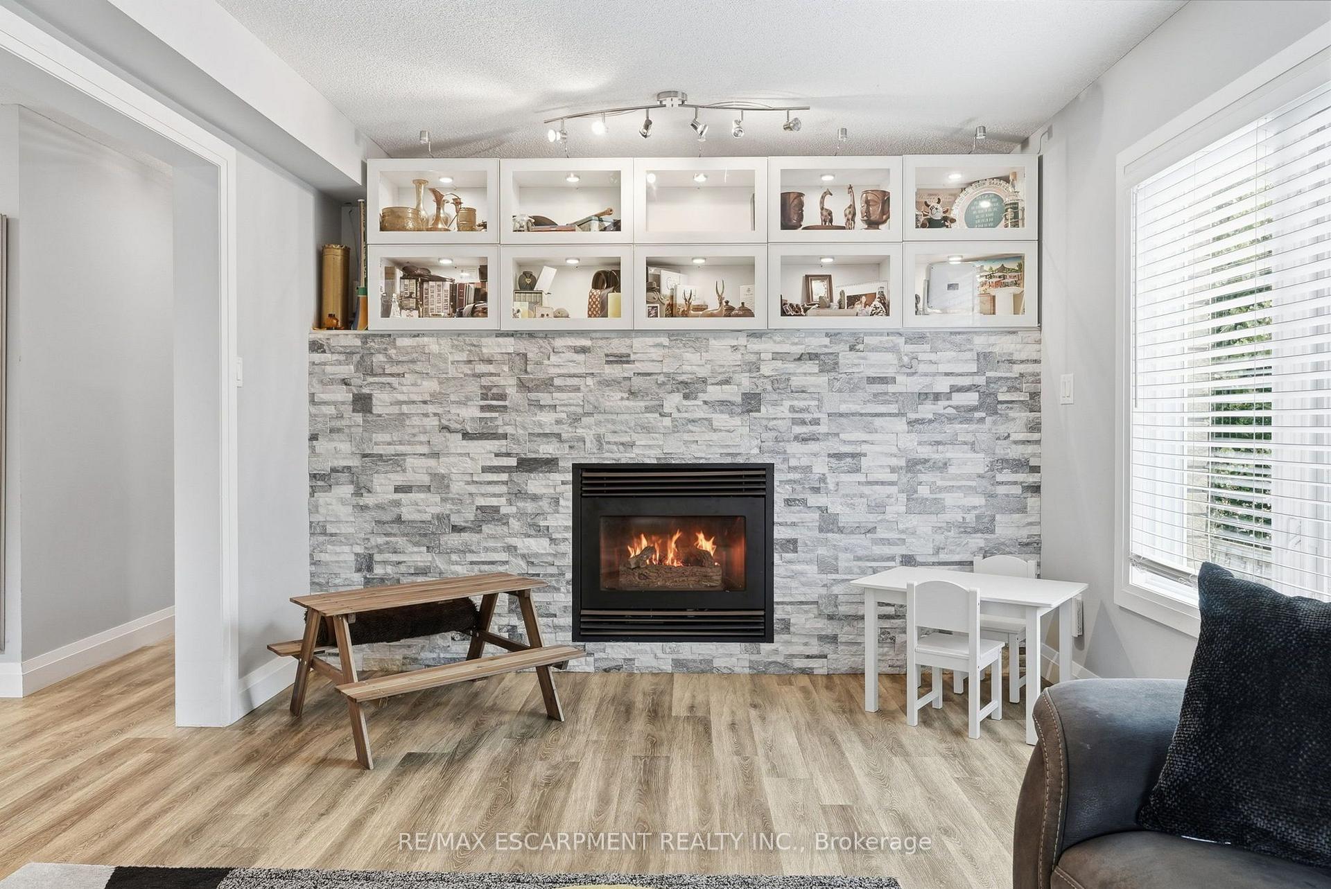 Photo 7 of 231 Parkside Drive, Hamilton, Waterdown — HOMEH