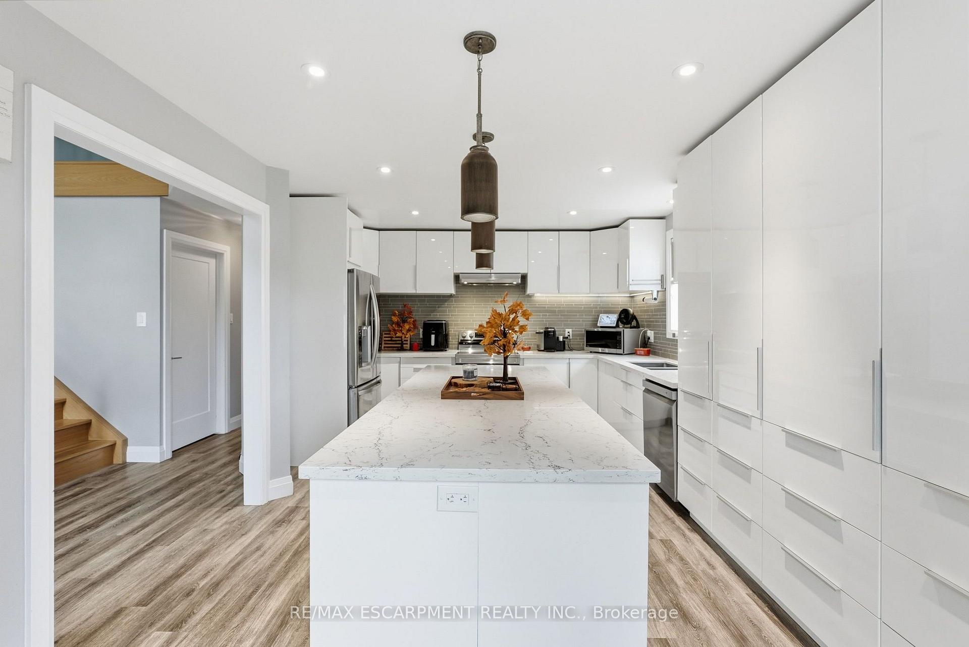 Photo 9 of 231 Parkside Drive, Hamilton, Waterdown — HOMEH