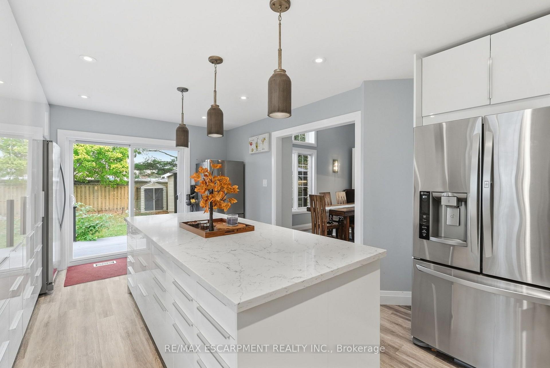 Photo 11 of 231 Parkside Drive, Hamilton, Waterdown — HOMEH
