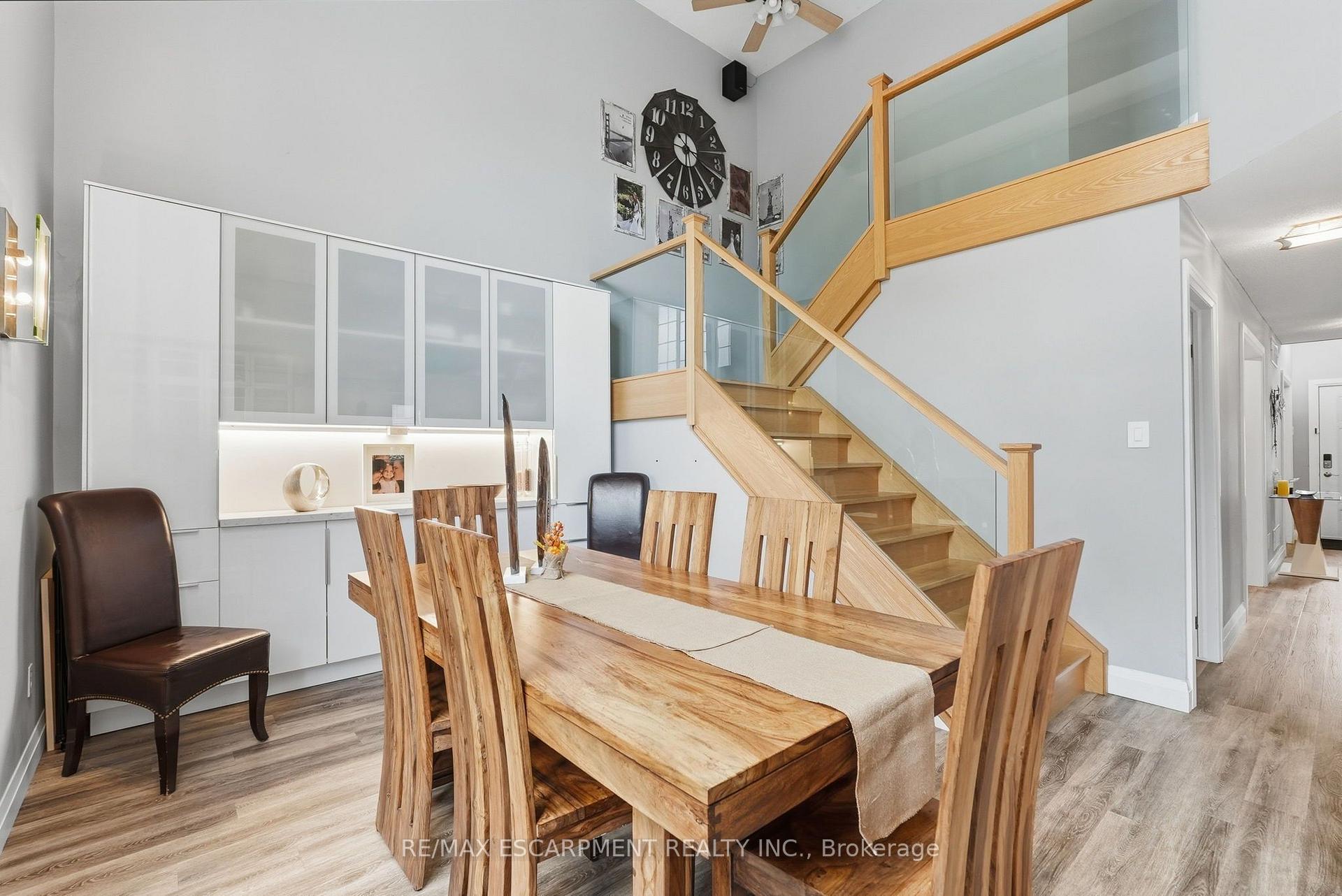 Photo 13 of 231 Parkside Drive, Hamilton, Waterdown — HOMEH