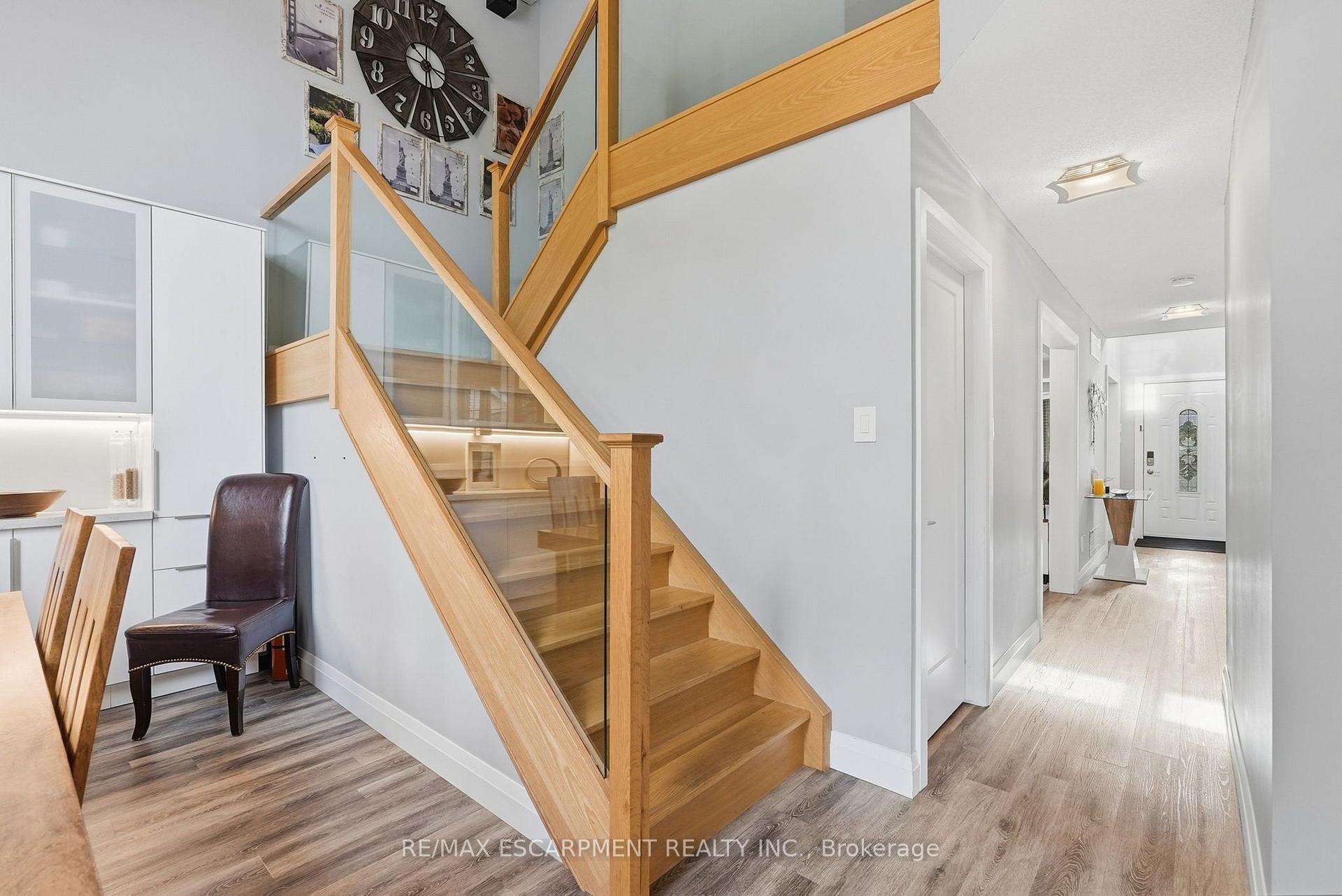 Photo 14 of 231 Parkside Drive, Hamilton, Waterdown — HOMEH