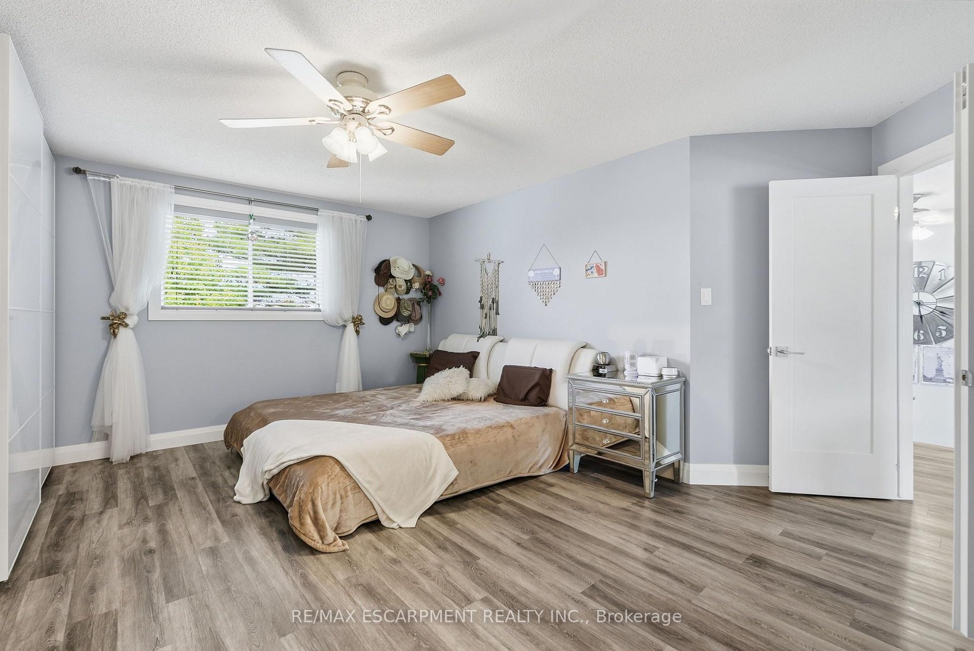 Photo 17 of 231 Parkside Drive, Hamilton, Waterdown — HOMEH