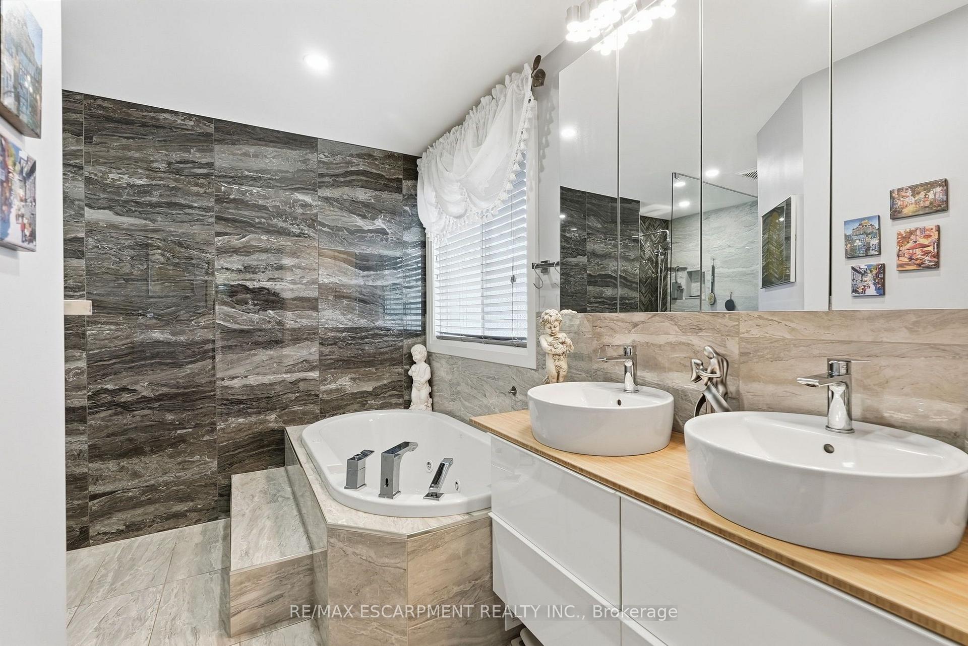 Photo 20 of 231 Parkside Drive, Hamilton, Waterdown — HOMEH