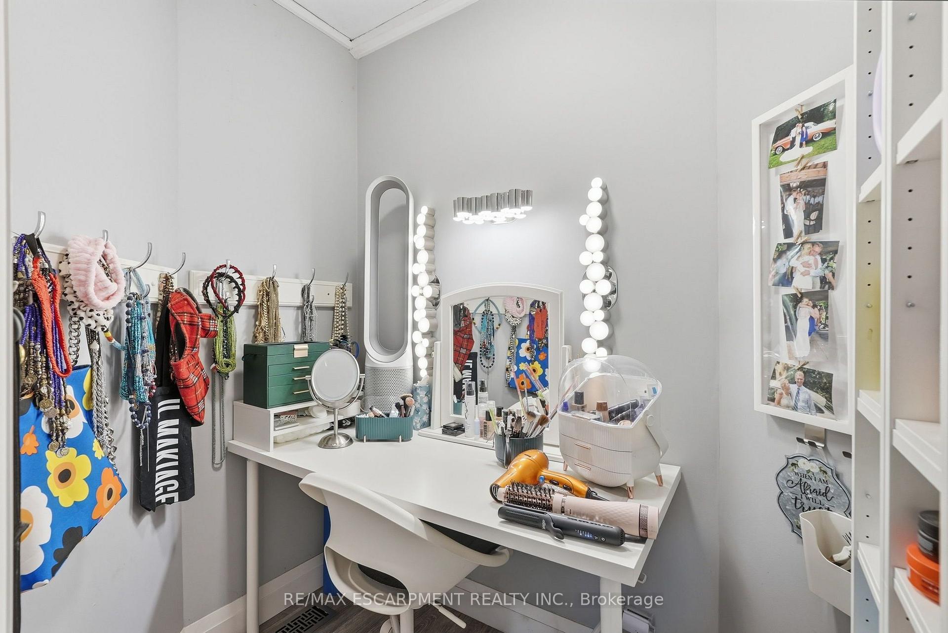 Photo 23 of 231 Parkside Drive, Hamilton, Waterdown — HOMEH