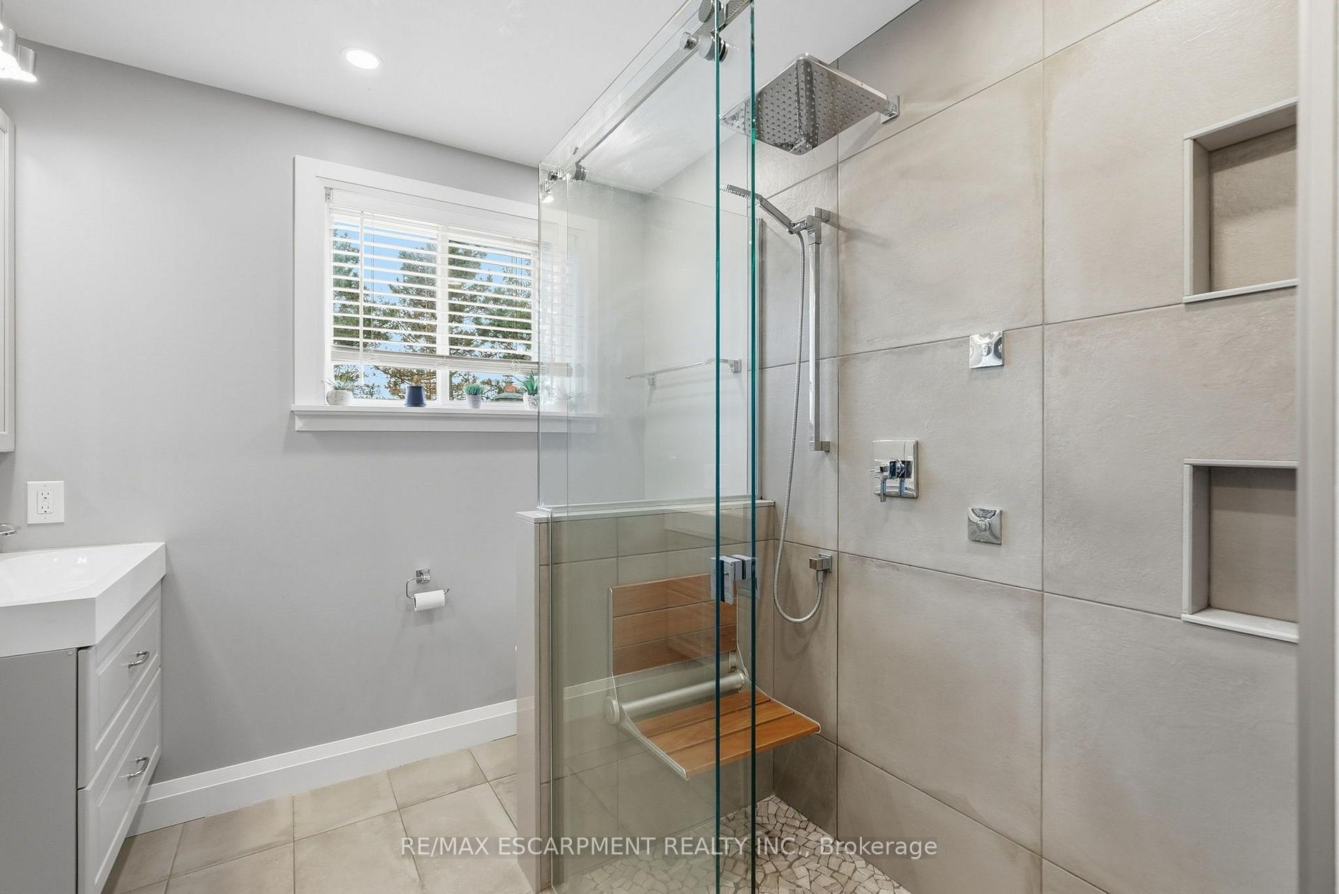 Photo 30 of 231 Parkside Drive, Hamilton, Waterdown — HOMEH
