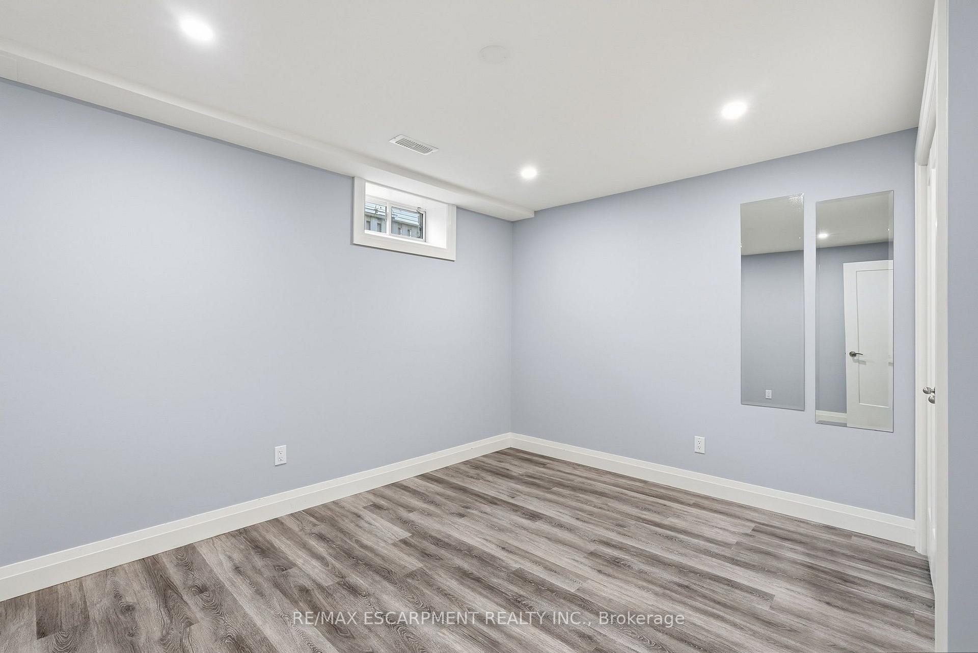 Photo 32 of 231 Parkside Drive, Hamilton, Waterdown — HOMEH