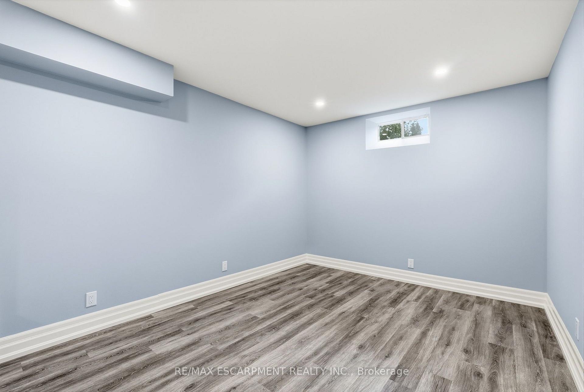 Photo 33 of 231 Parkside Drive, Hamilton, Waterdown — HOMEH