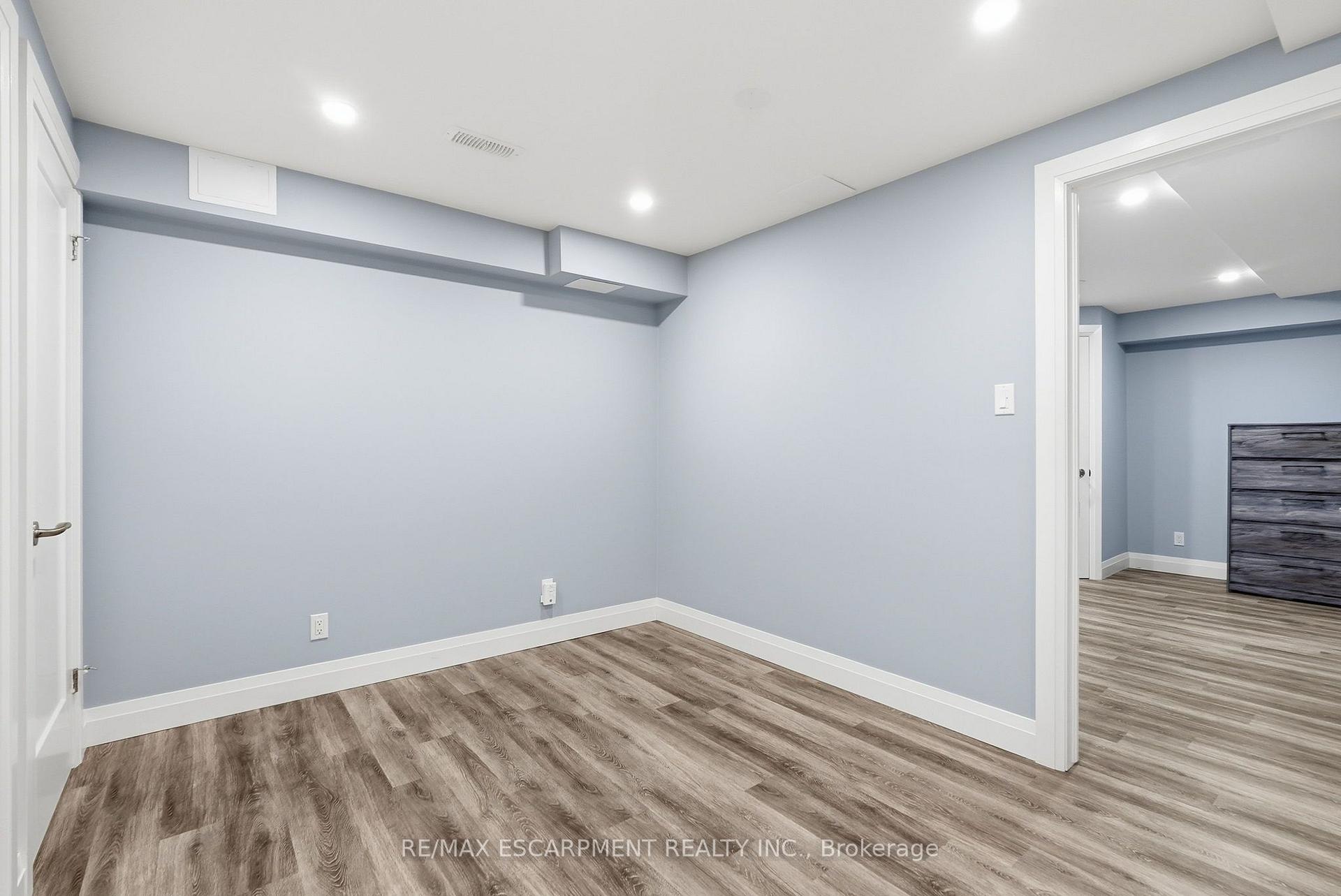 Photo 38 of 231 Parkside Drive, Hamilton, Waterdown — HOMEH