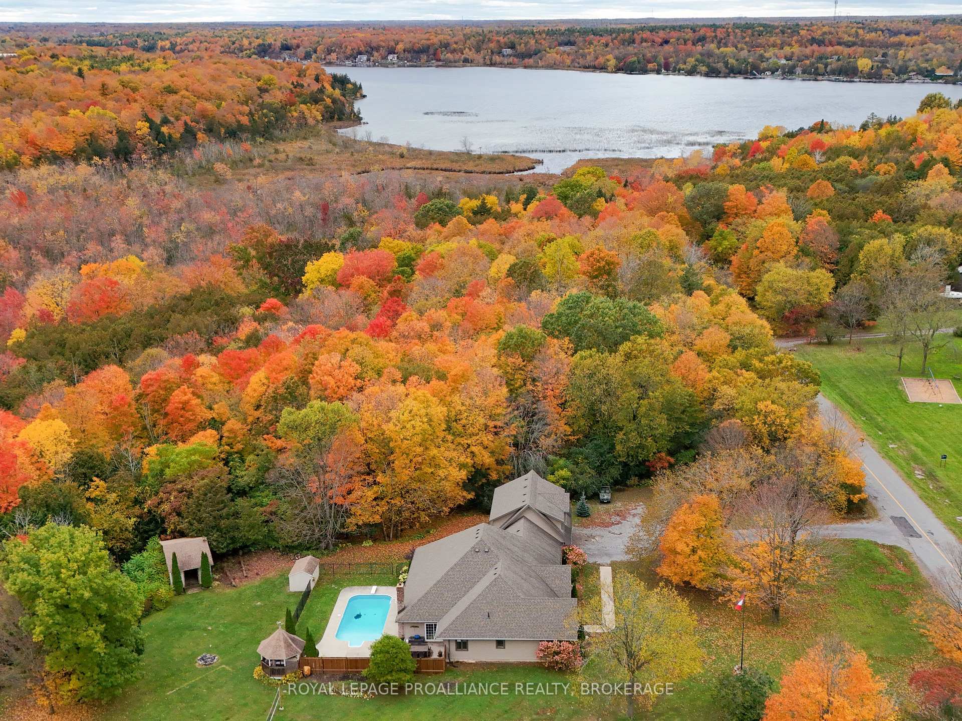 Photo 2 of 5403 Holmes Road, Frontenac, Frontenac South — HOMEH