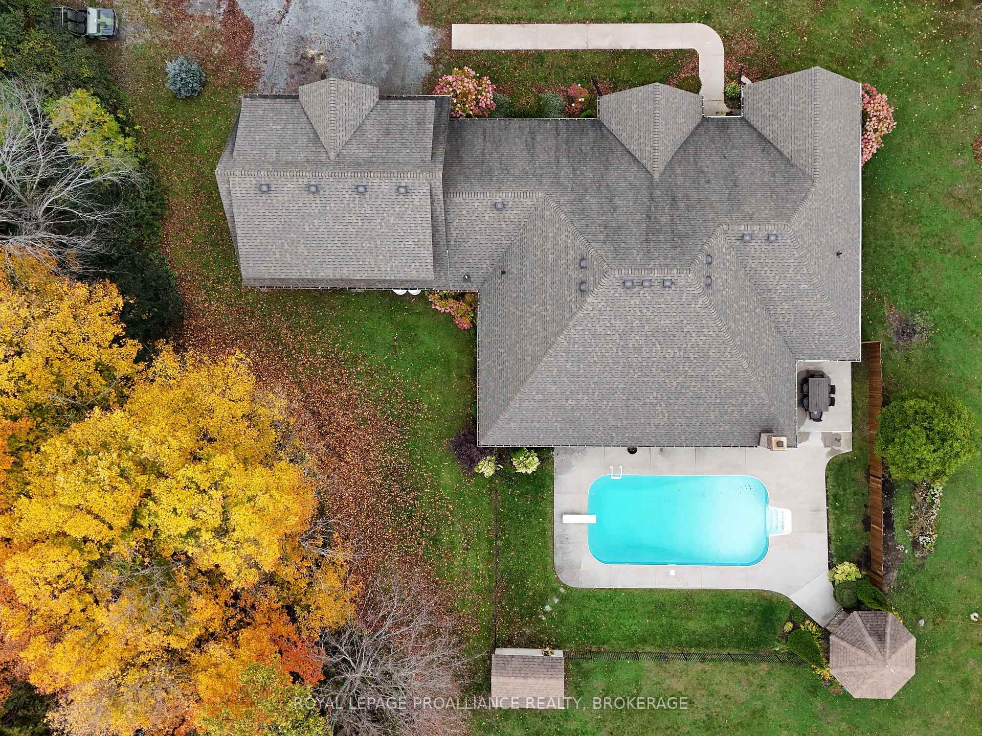 Photo 3 of 5403 Holmes Road, Frontenac, Frontenac South — HOMEH