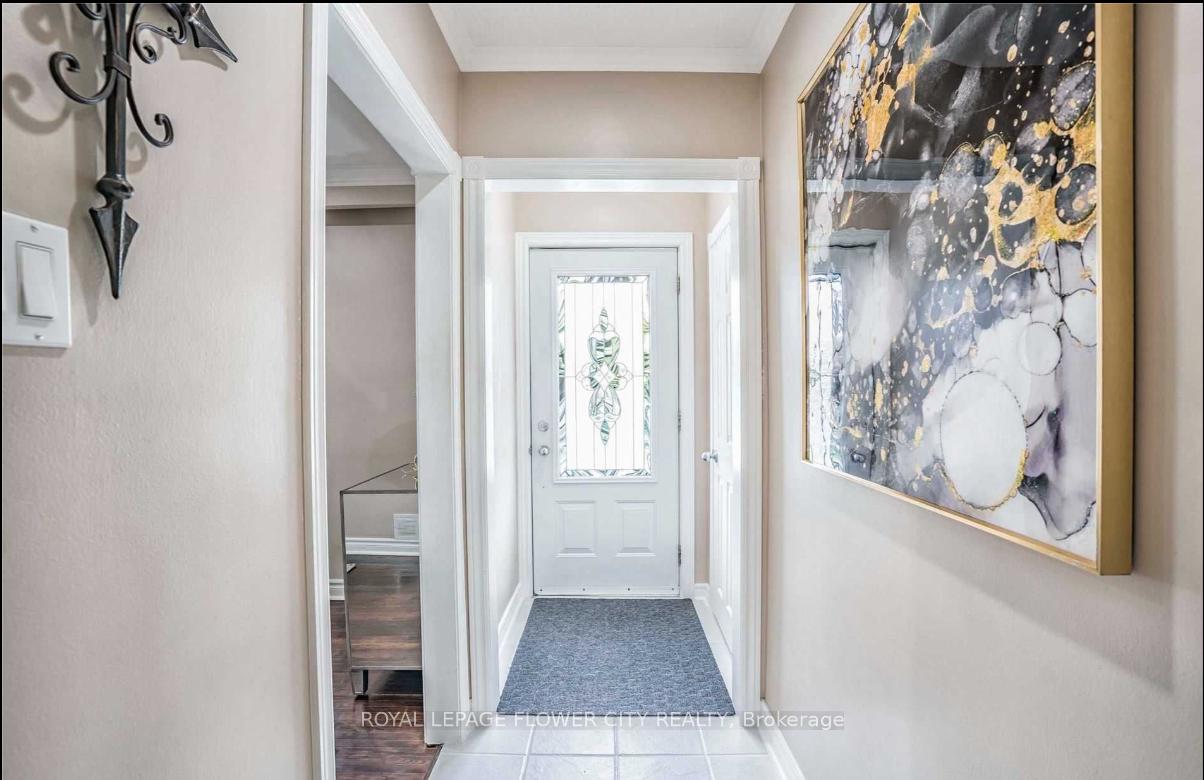 Photo 3 of Unit Upper Level, 8 Mcculla Avenue, Brampton, Brampton North — HOMEH